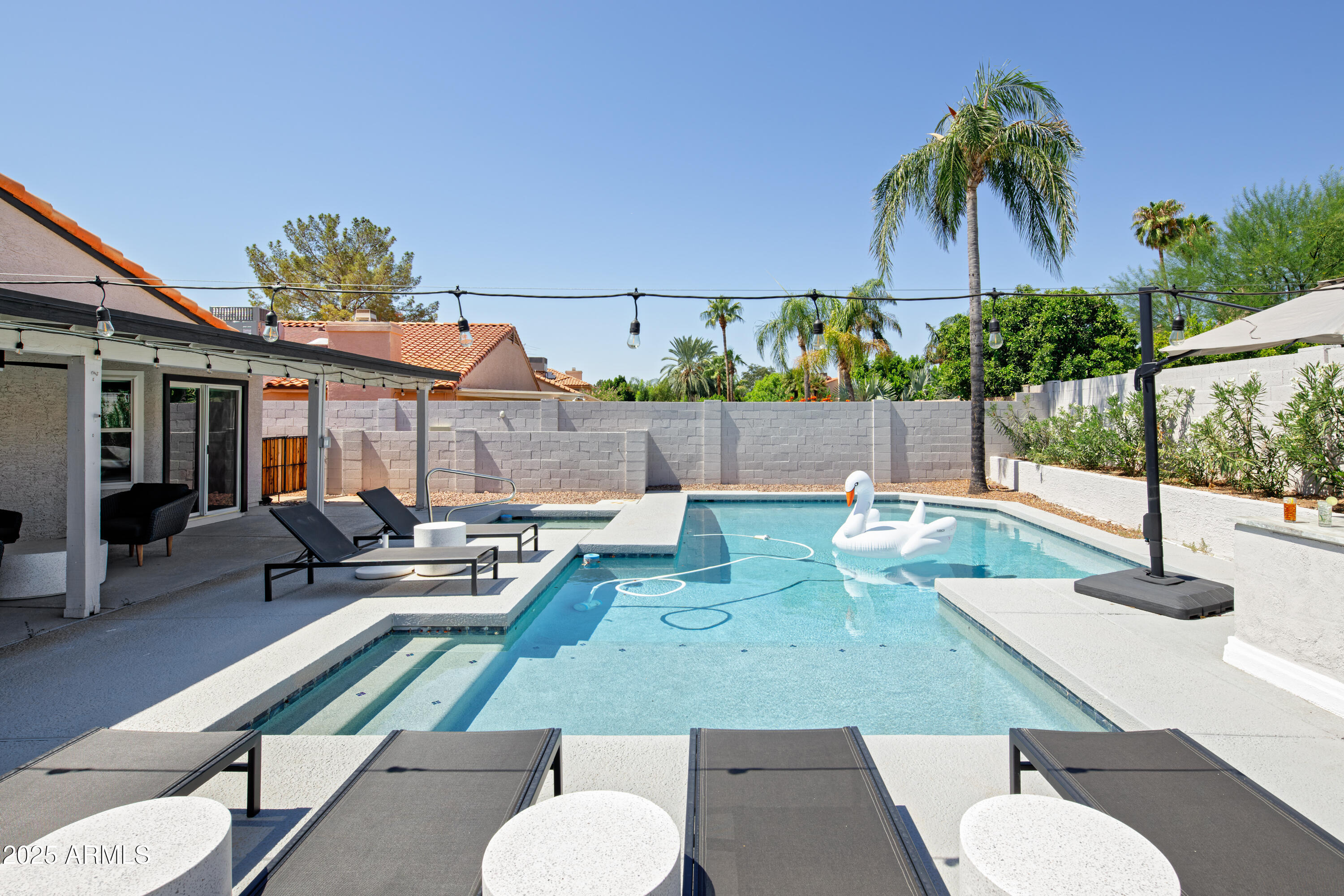 5502 E GRANDVIEW Road