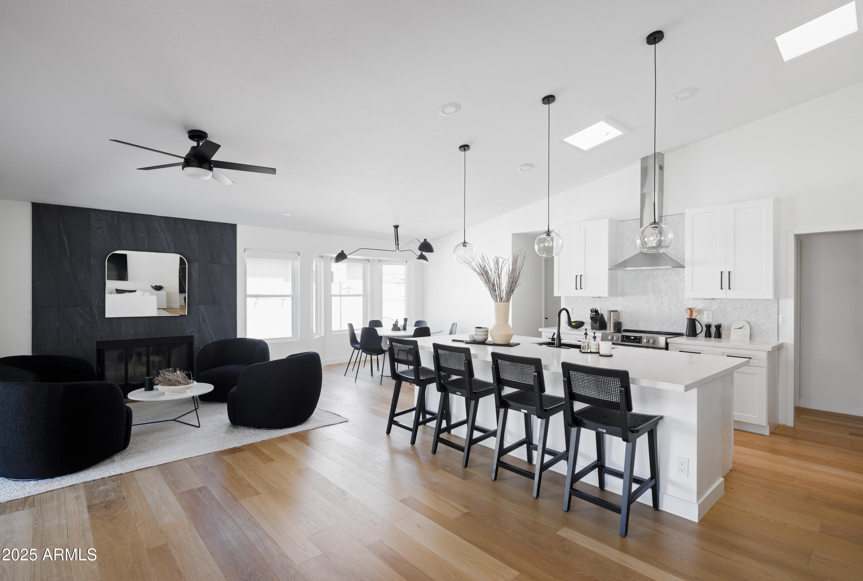 5502 E GRANDVIEW Road