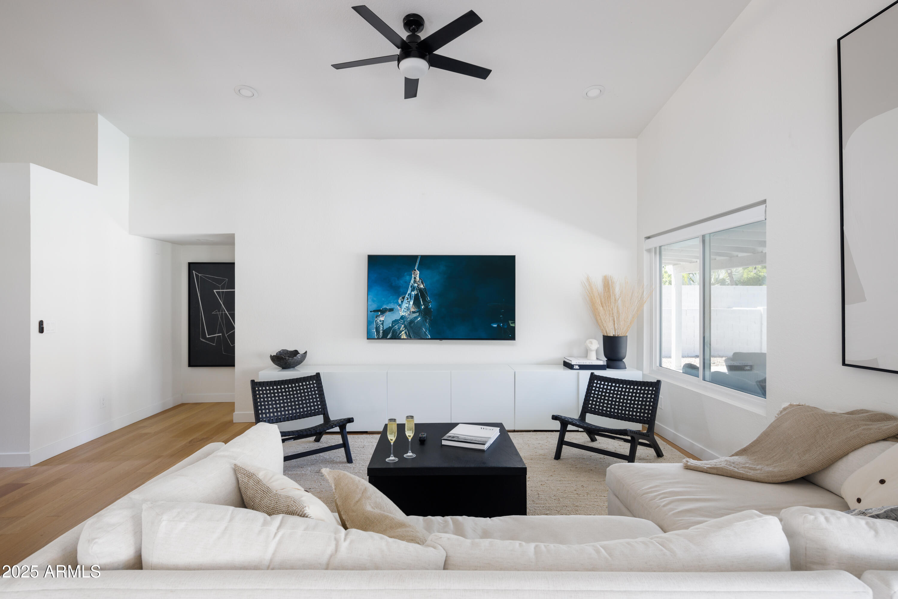 5502 E GRANDVIEW Road