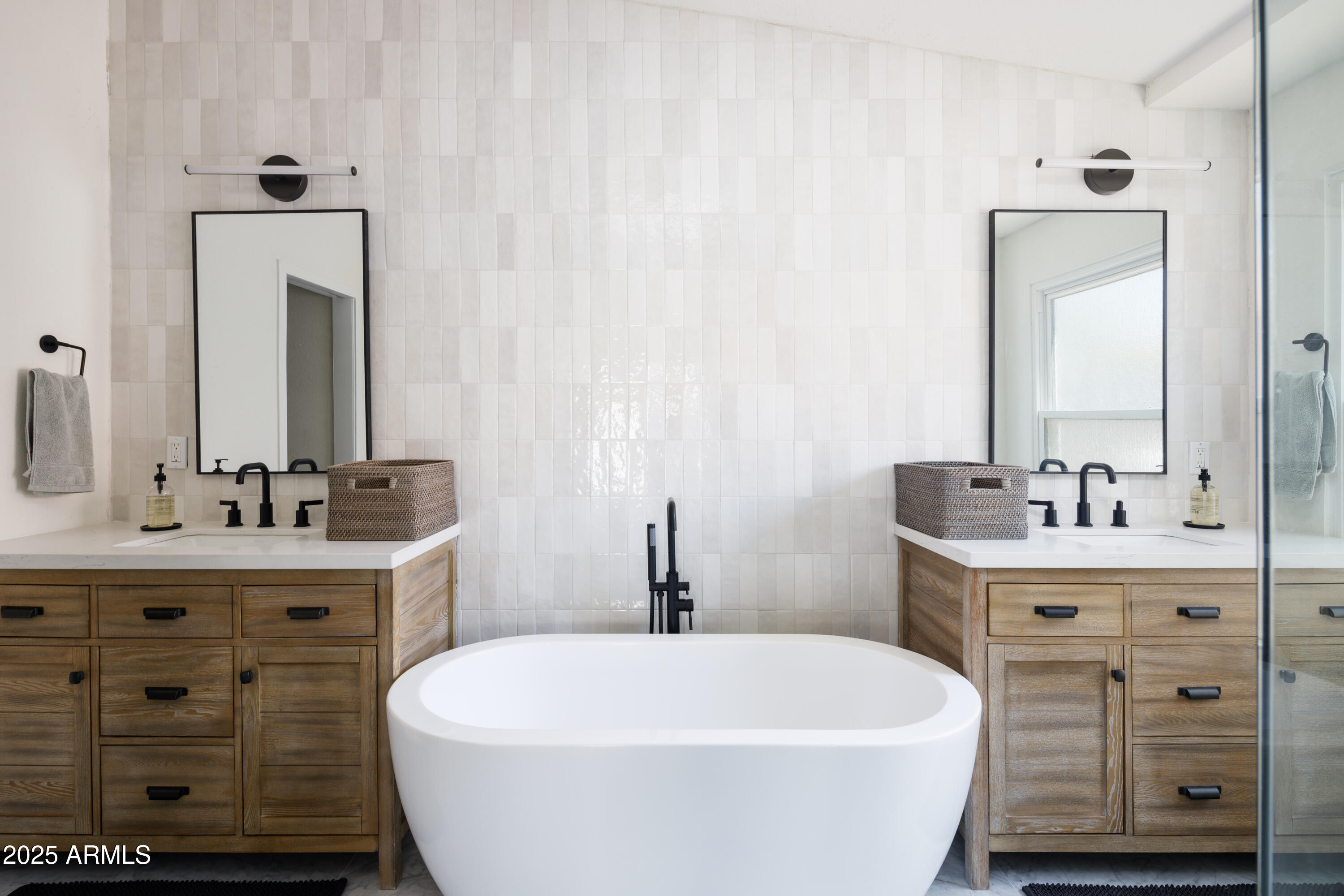 5502 E GRANDVIEW Road