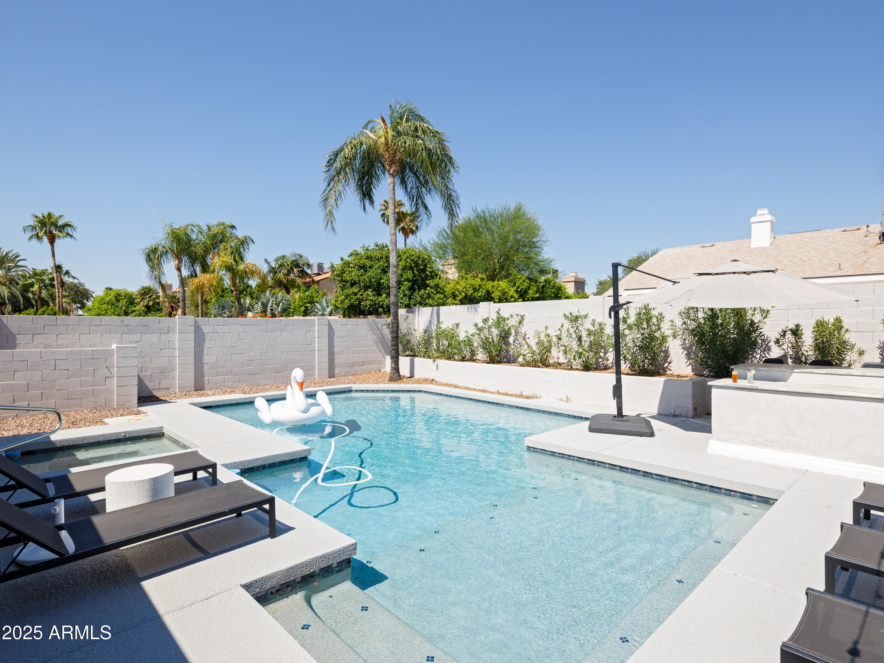 5502 E GRANDVIEW Road