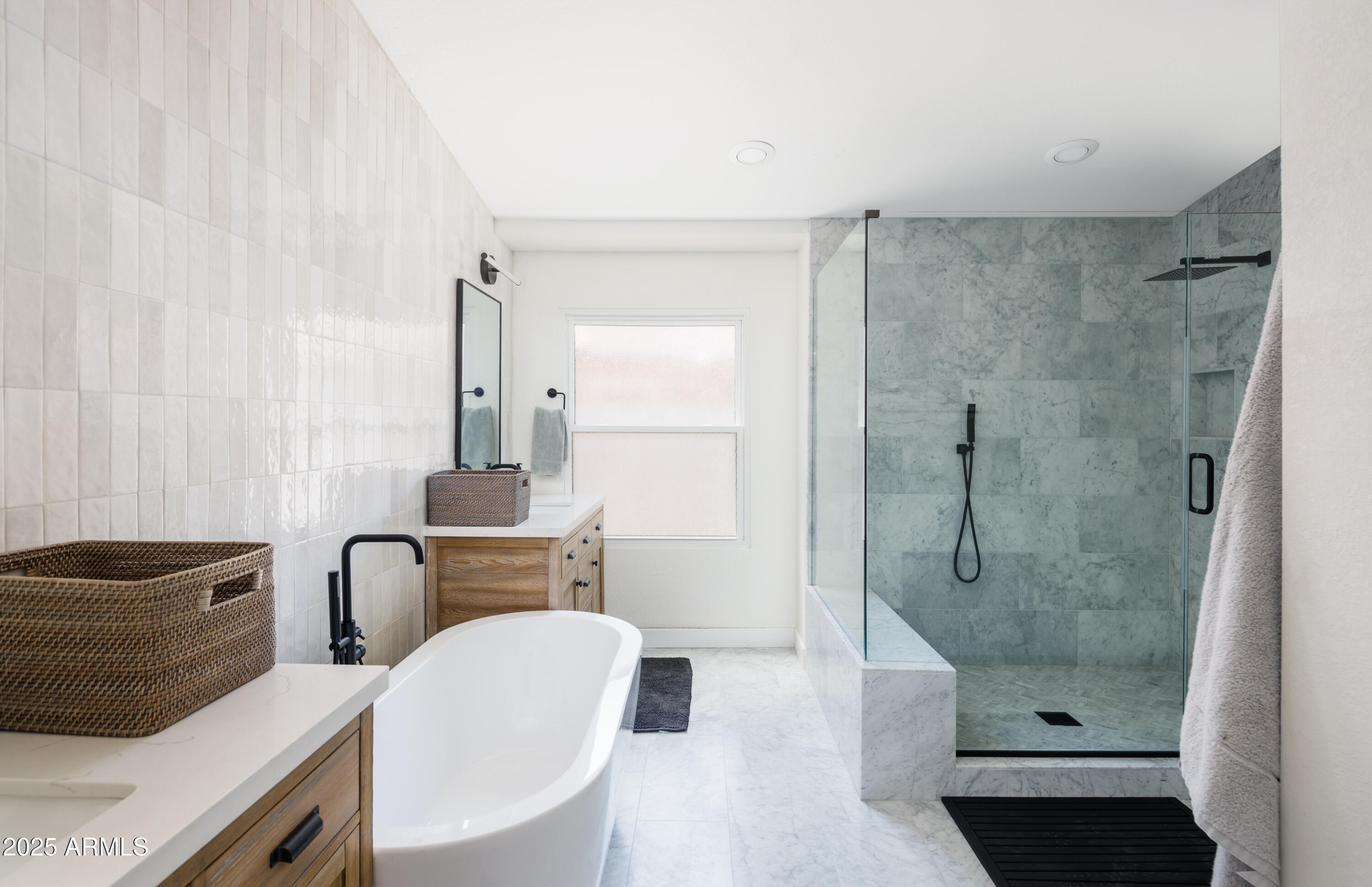 5502 E GRANDVIEW Road