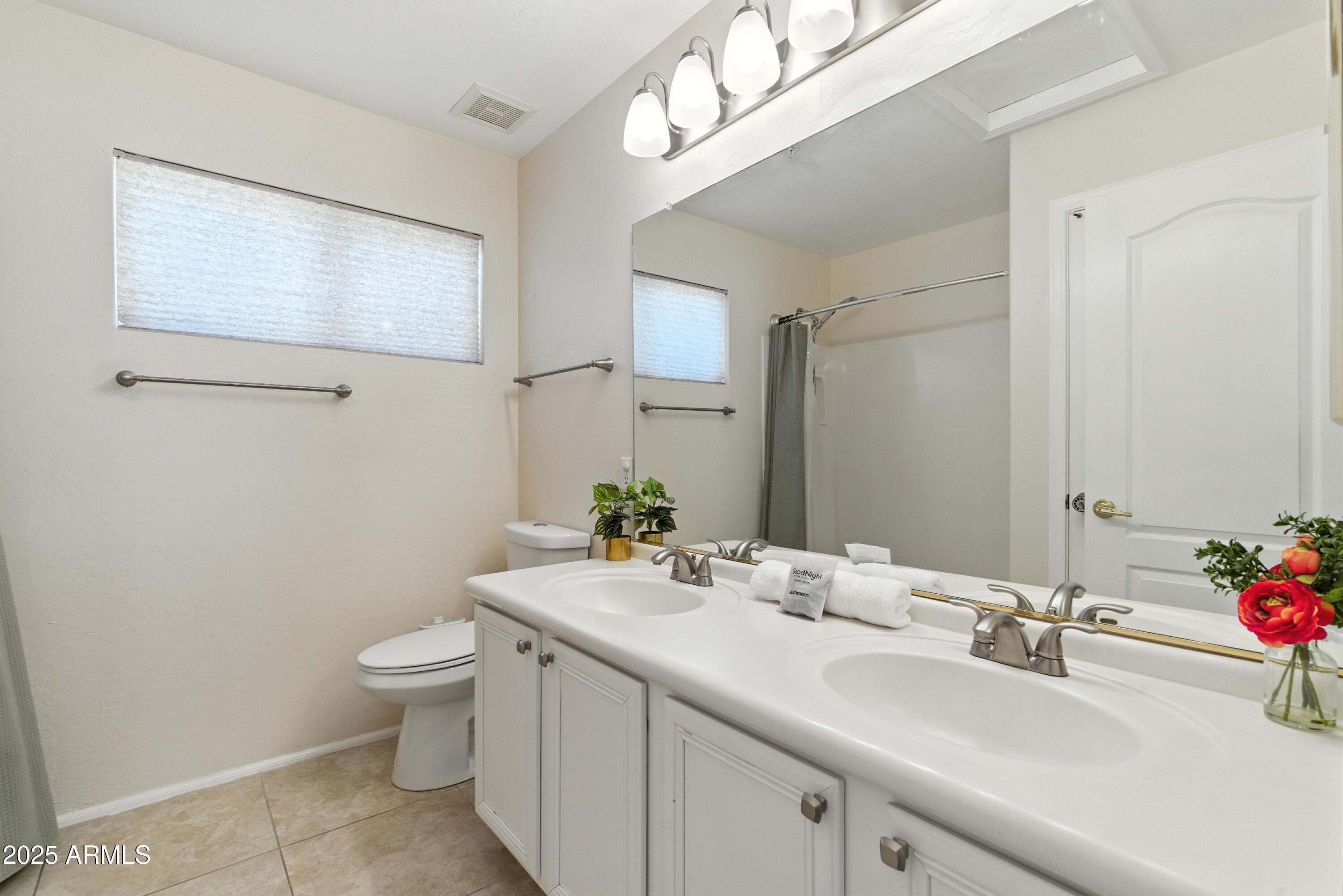 8083 E MICHELLE Drive