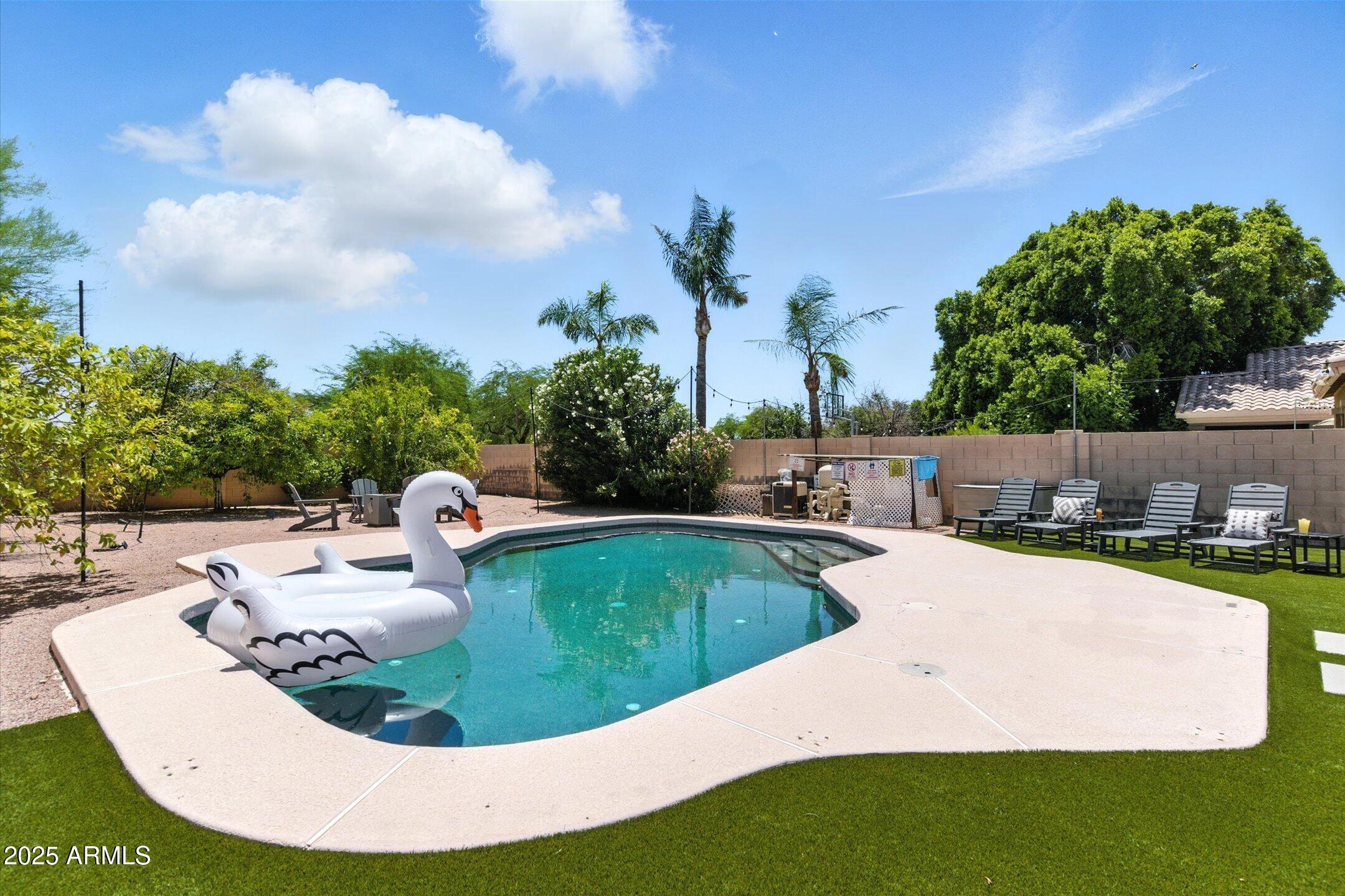 8083 E MICHELLE Drive