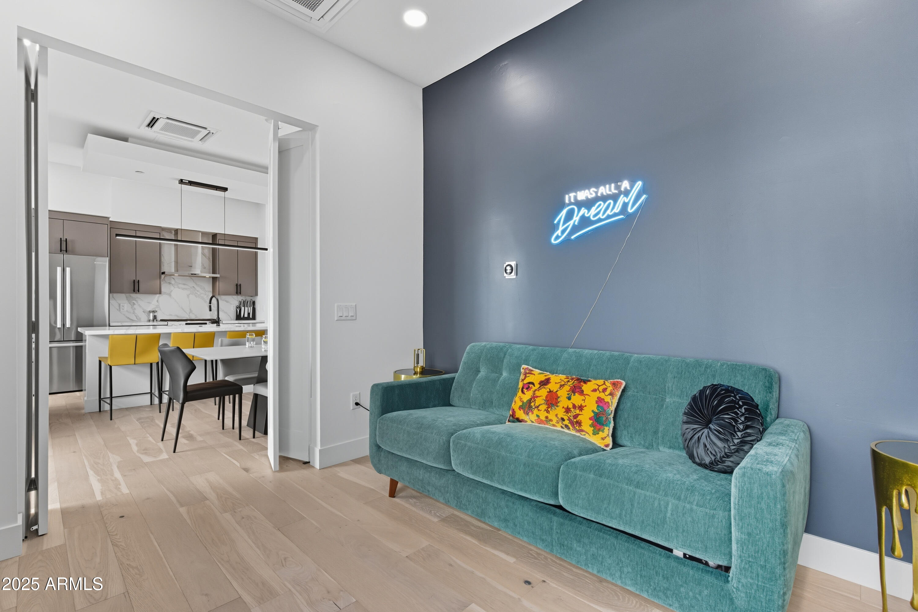 1501 N MILLER Road, 1015