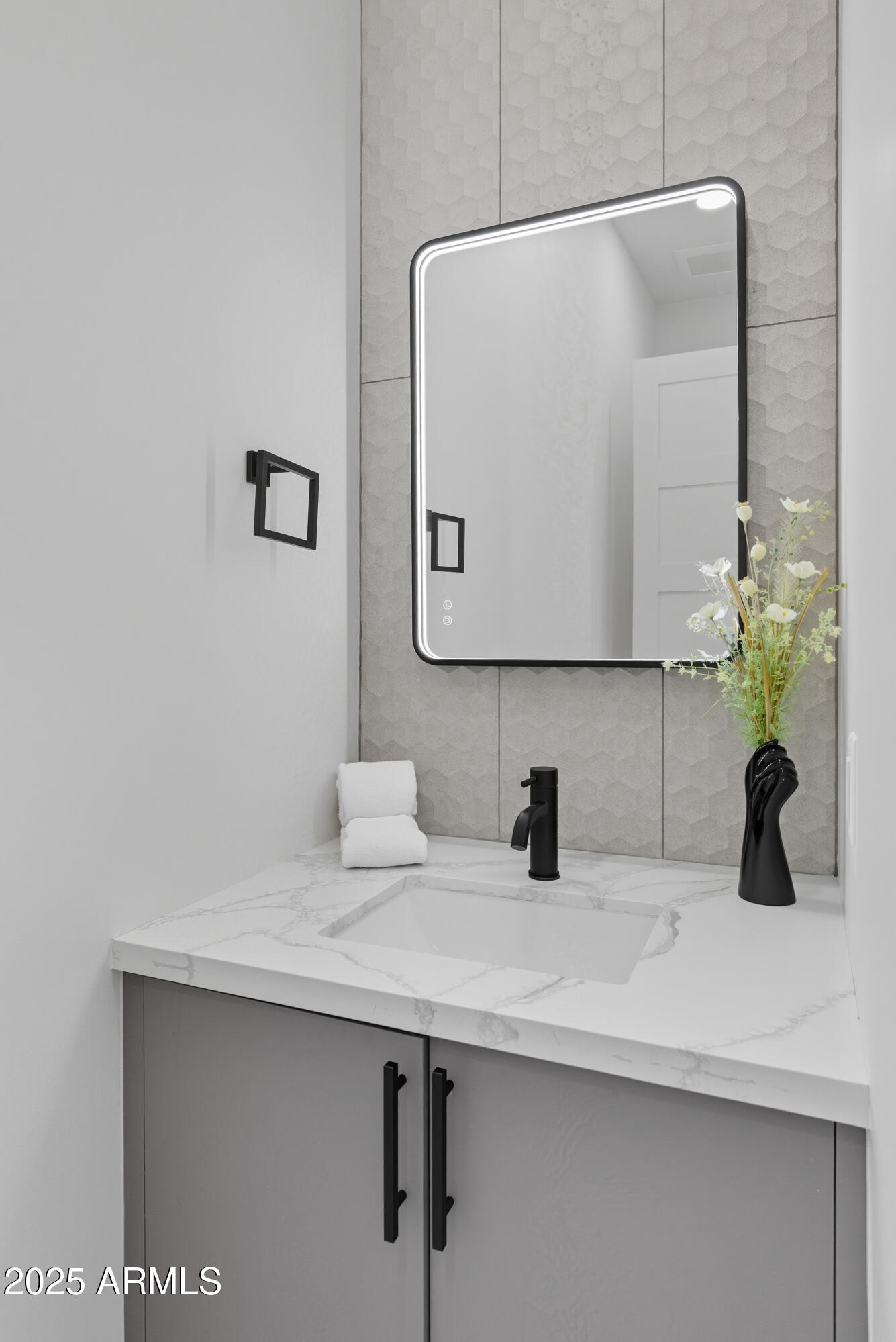 1501 N MILLER Road, 1015