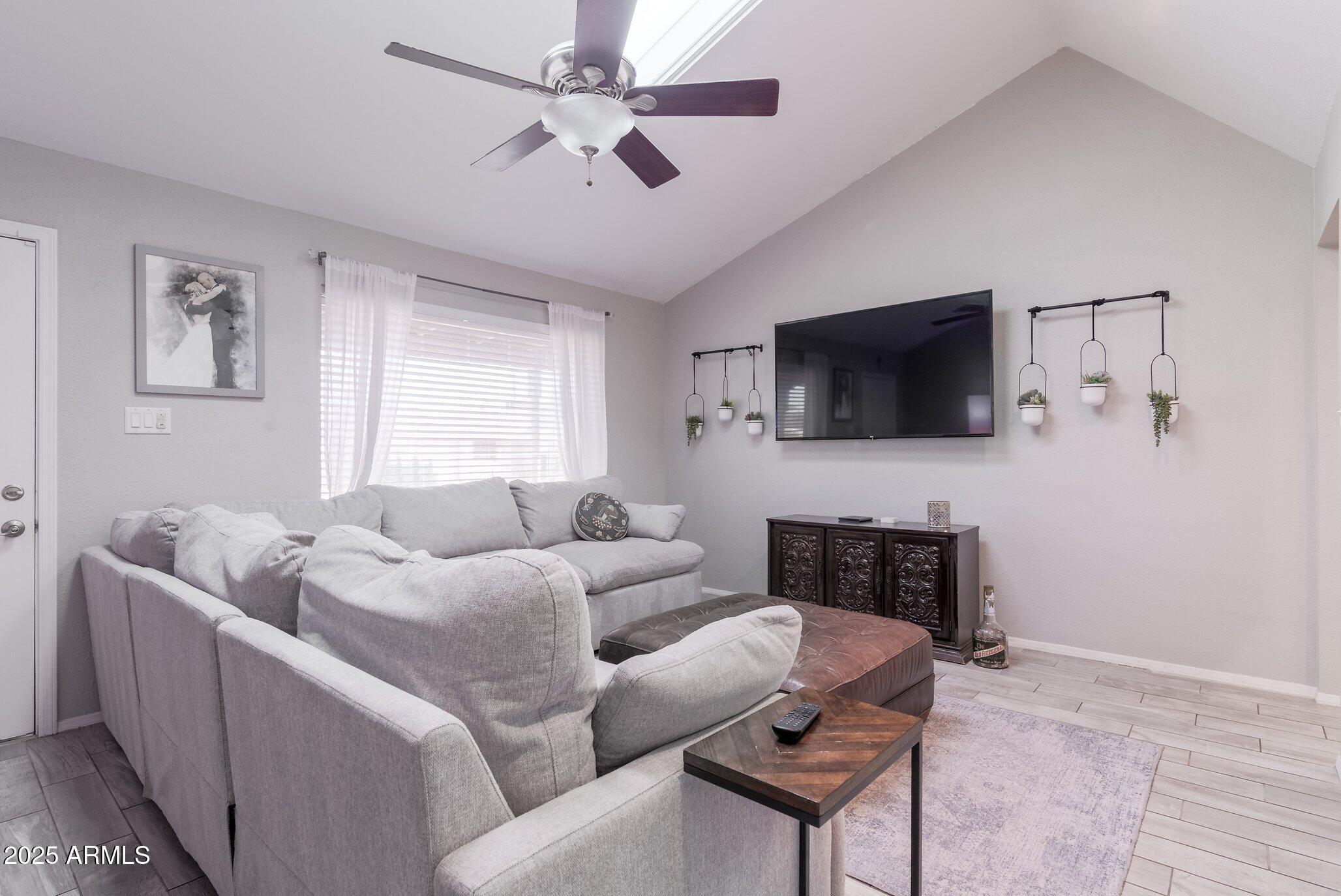 7912 E MORELAND Street