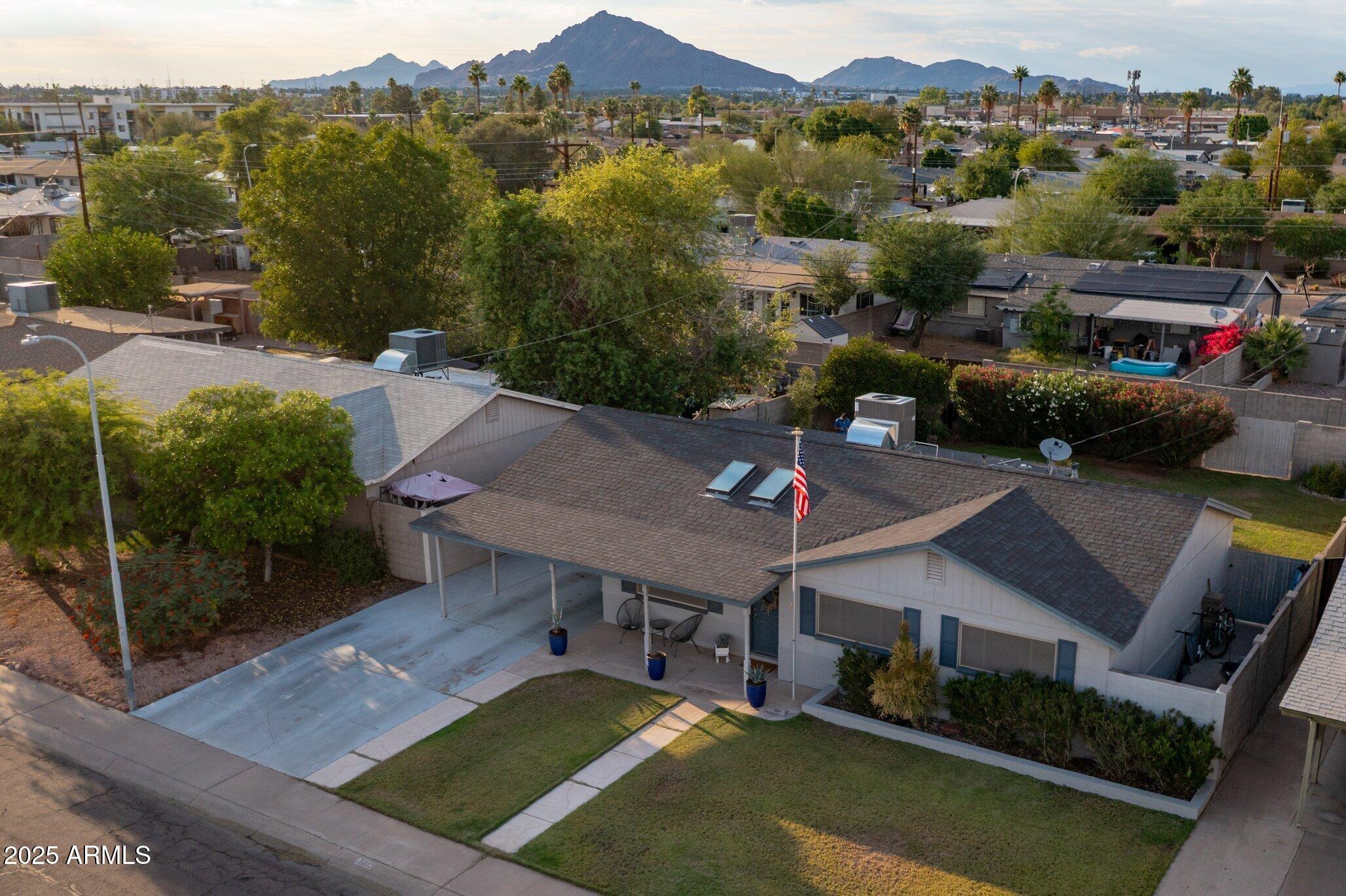 7912 E MORELAND Street