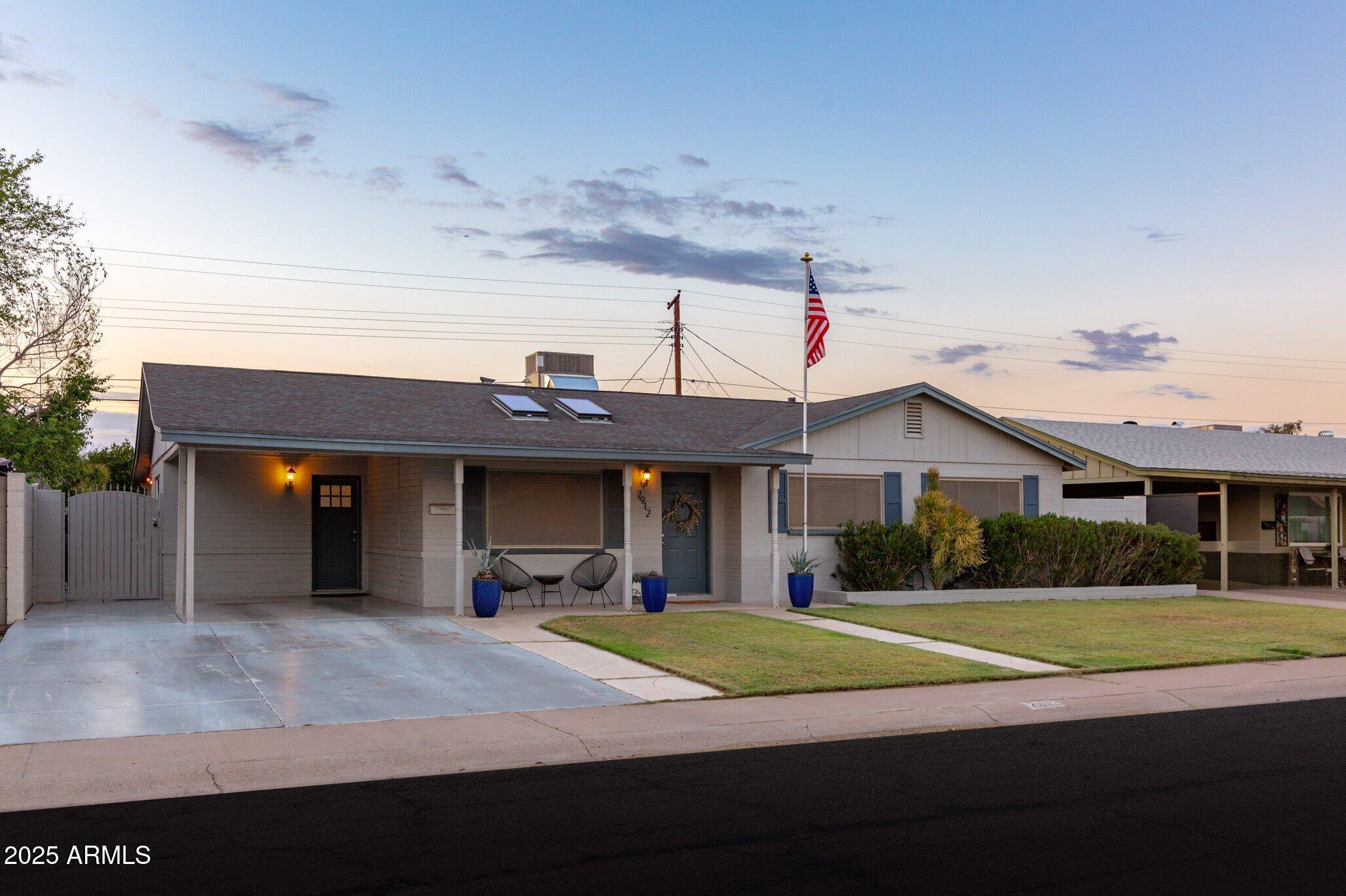 7912 E MORELAND Street