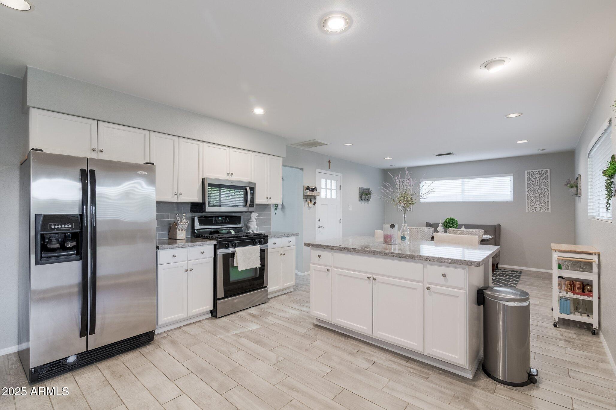 7912 E MORELAND Street