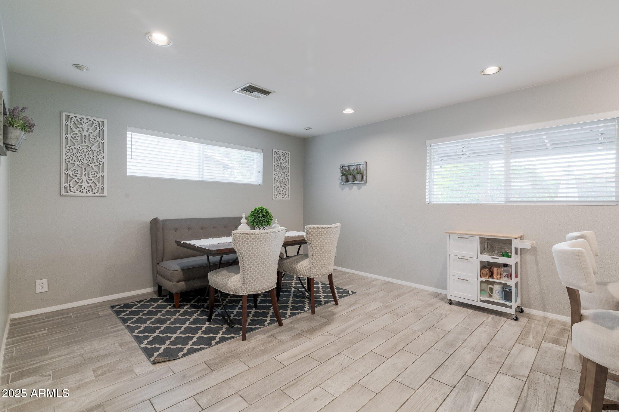 7912 E MORELAND Street