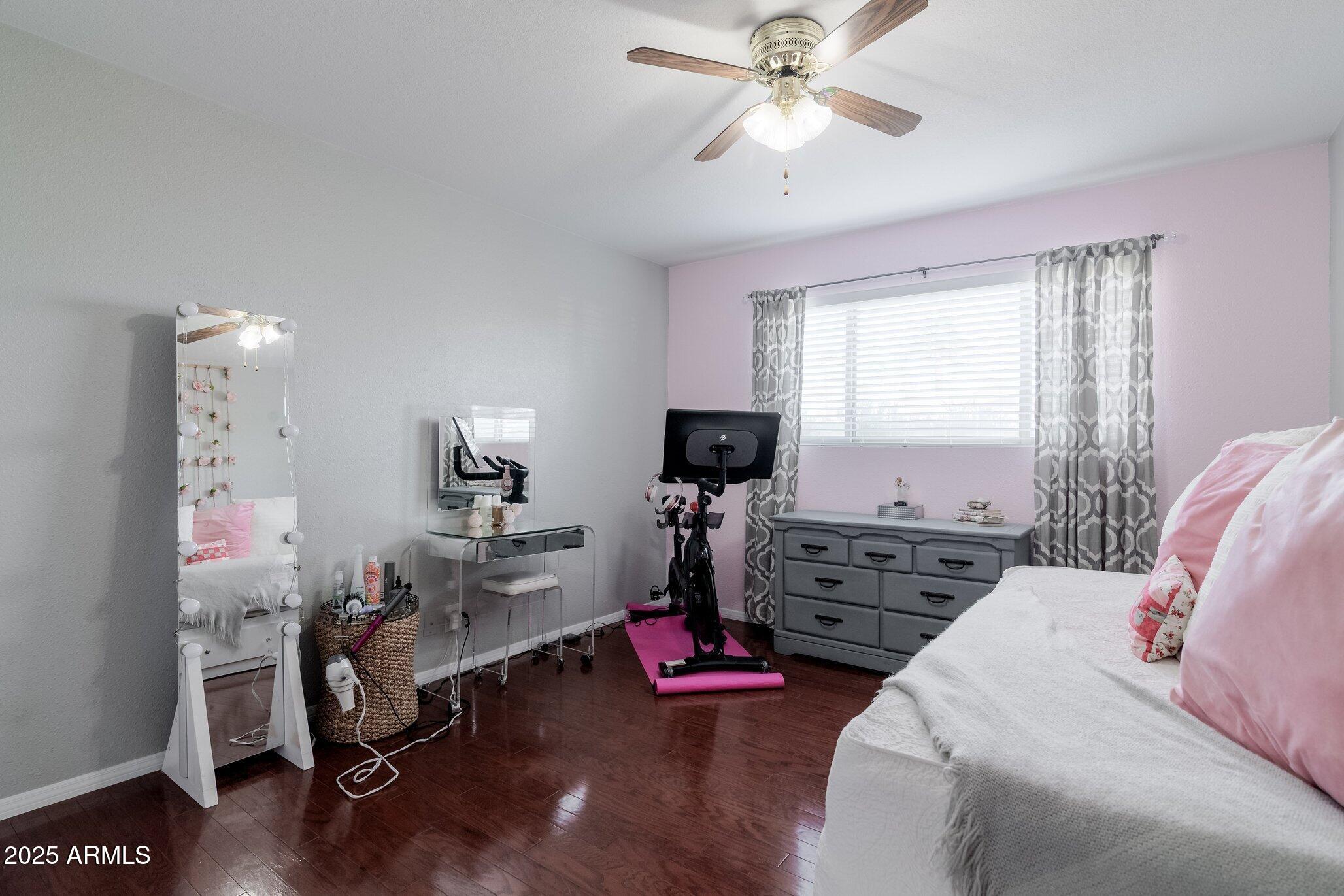 7912 E MORELAND Street