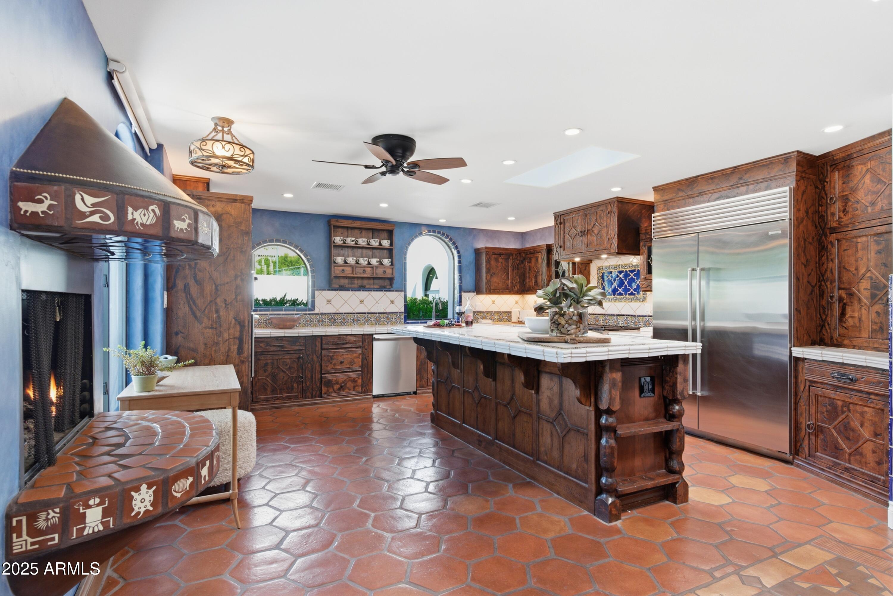 5828 E CACTUS WREN Road