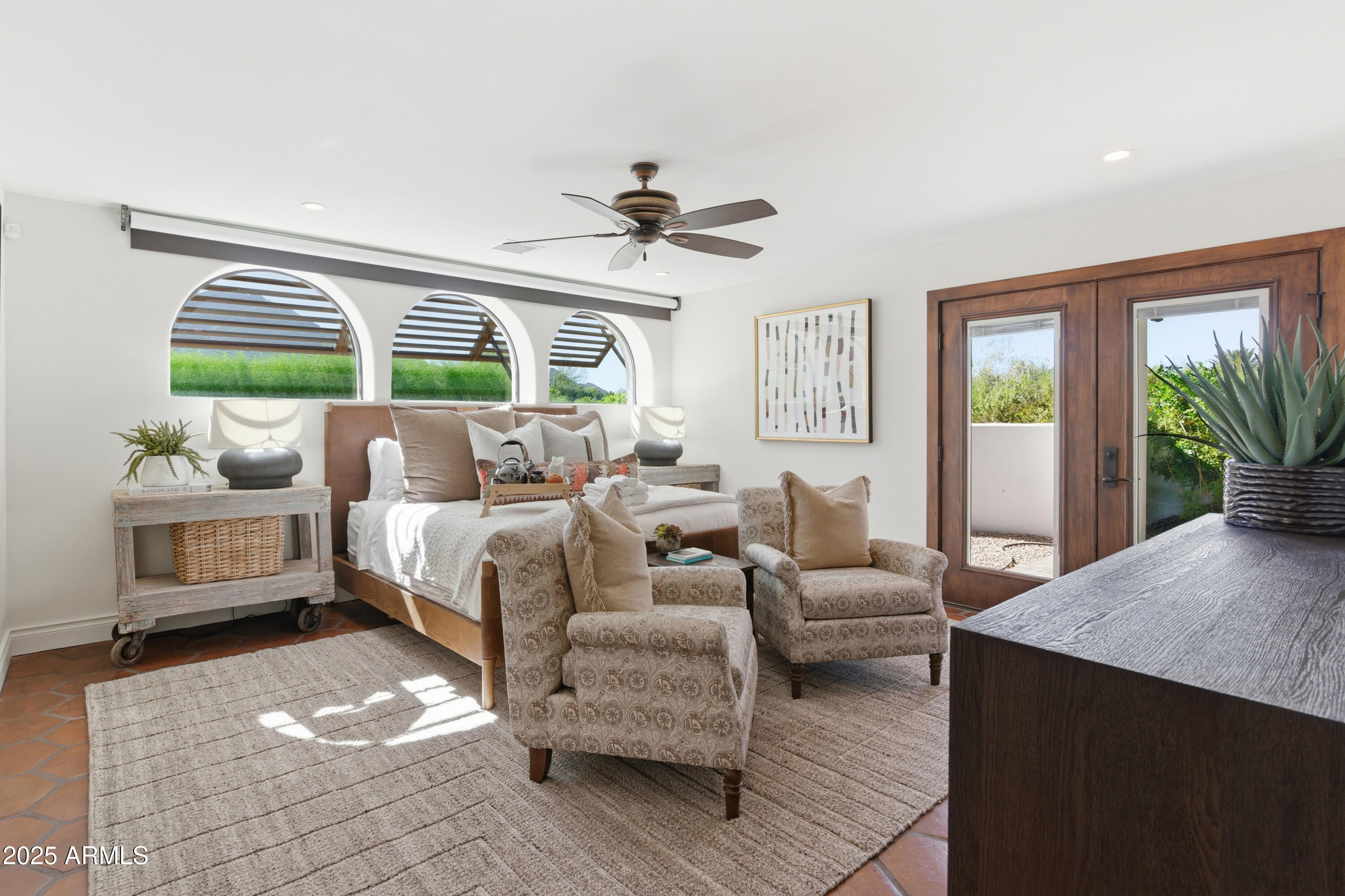 5828 E CACTUS WREN Road