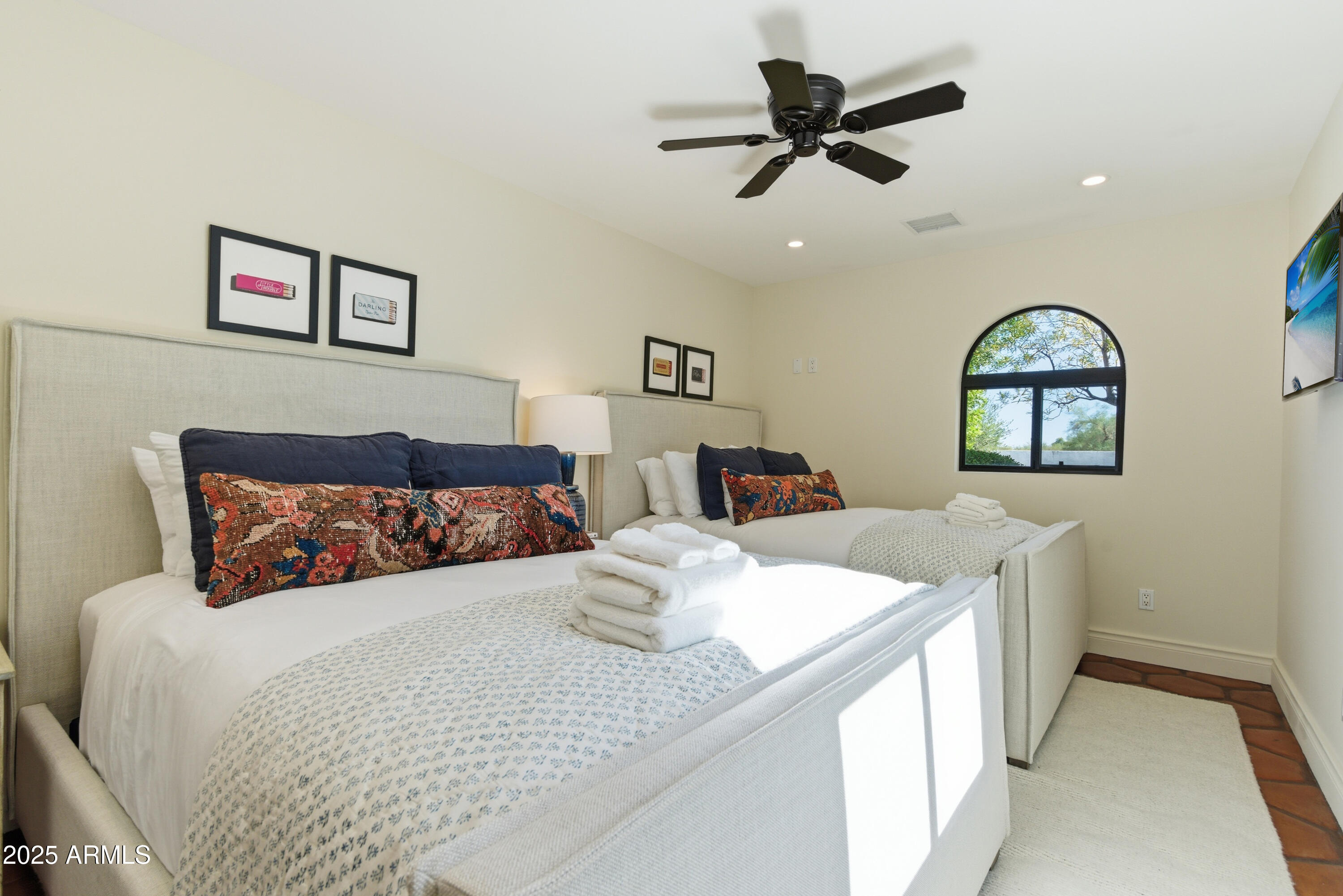 5828 E CACTUS WREN Road