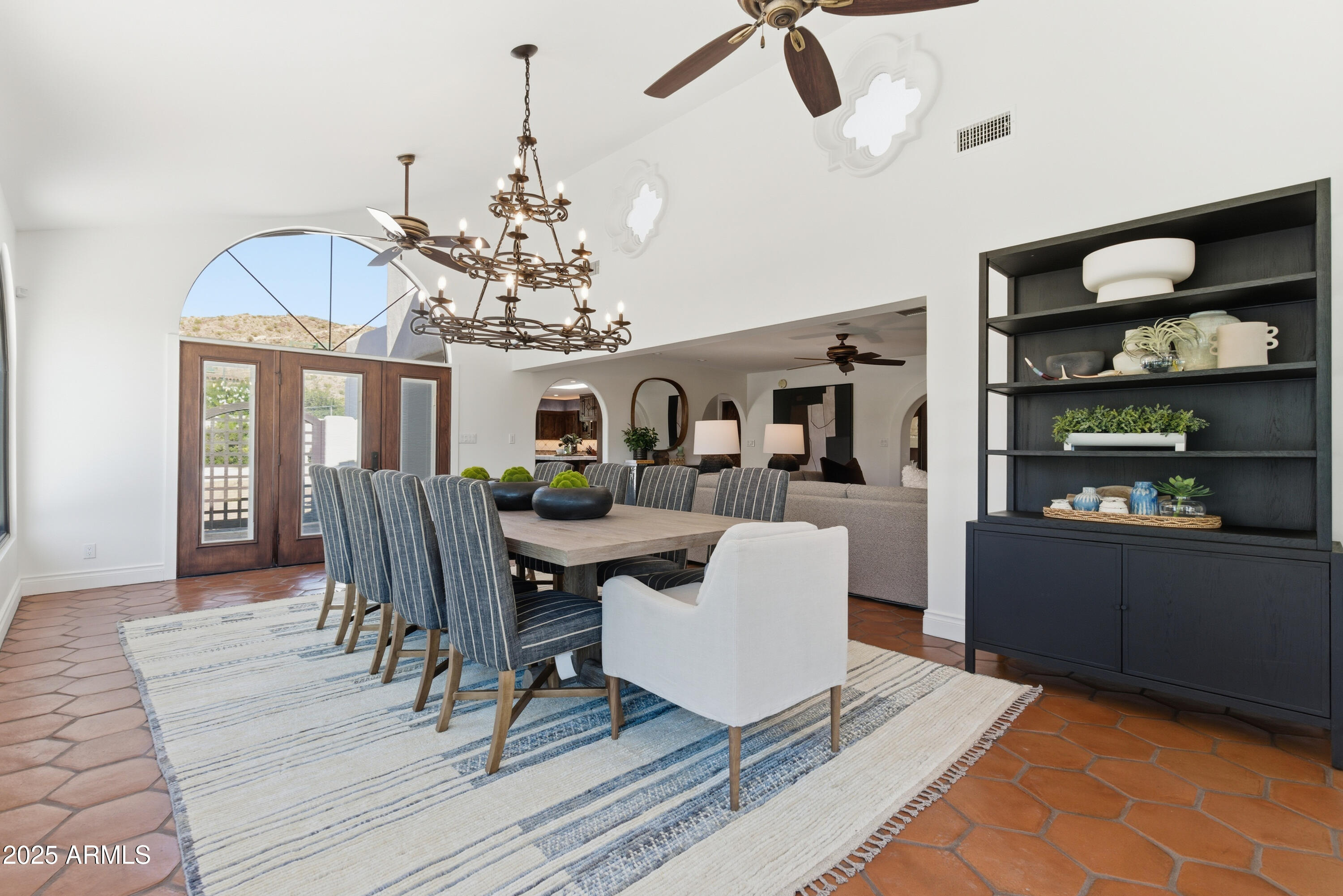 5828 E CACTUS WREN Road