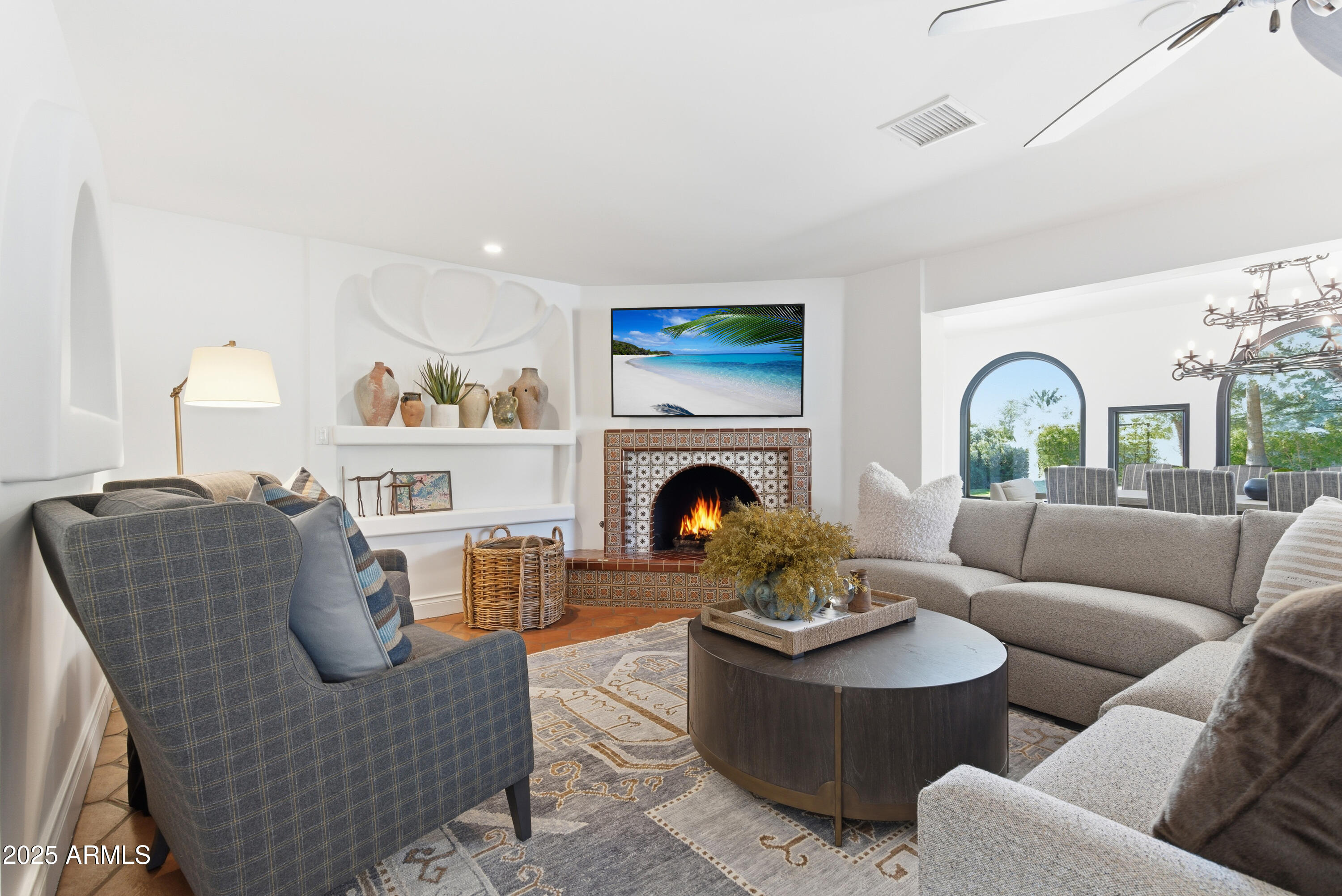 5828 E CACTUS WREN Road