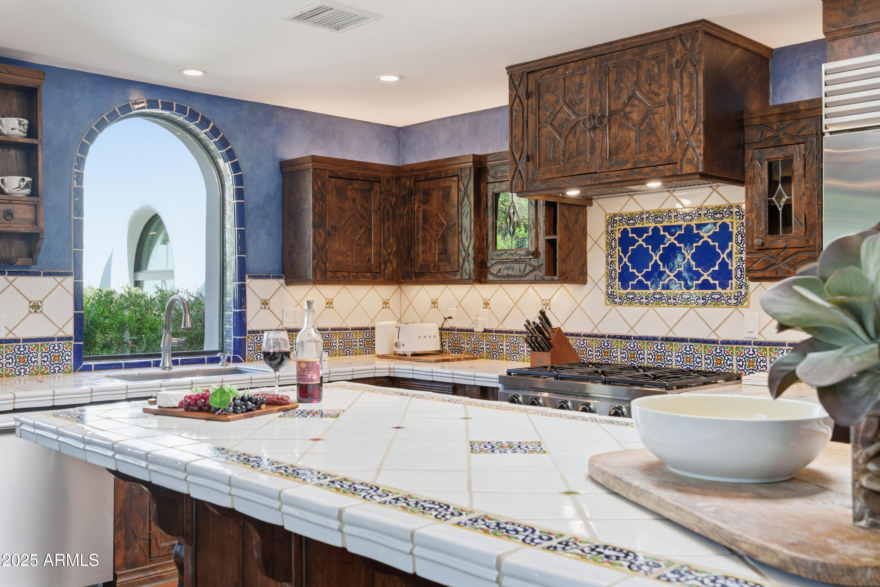 5828 E CACTUS WREN Road