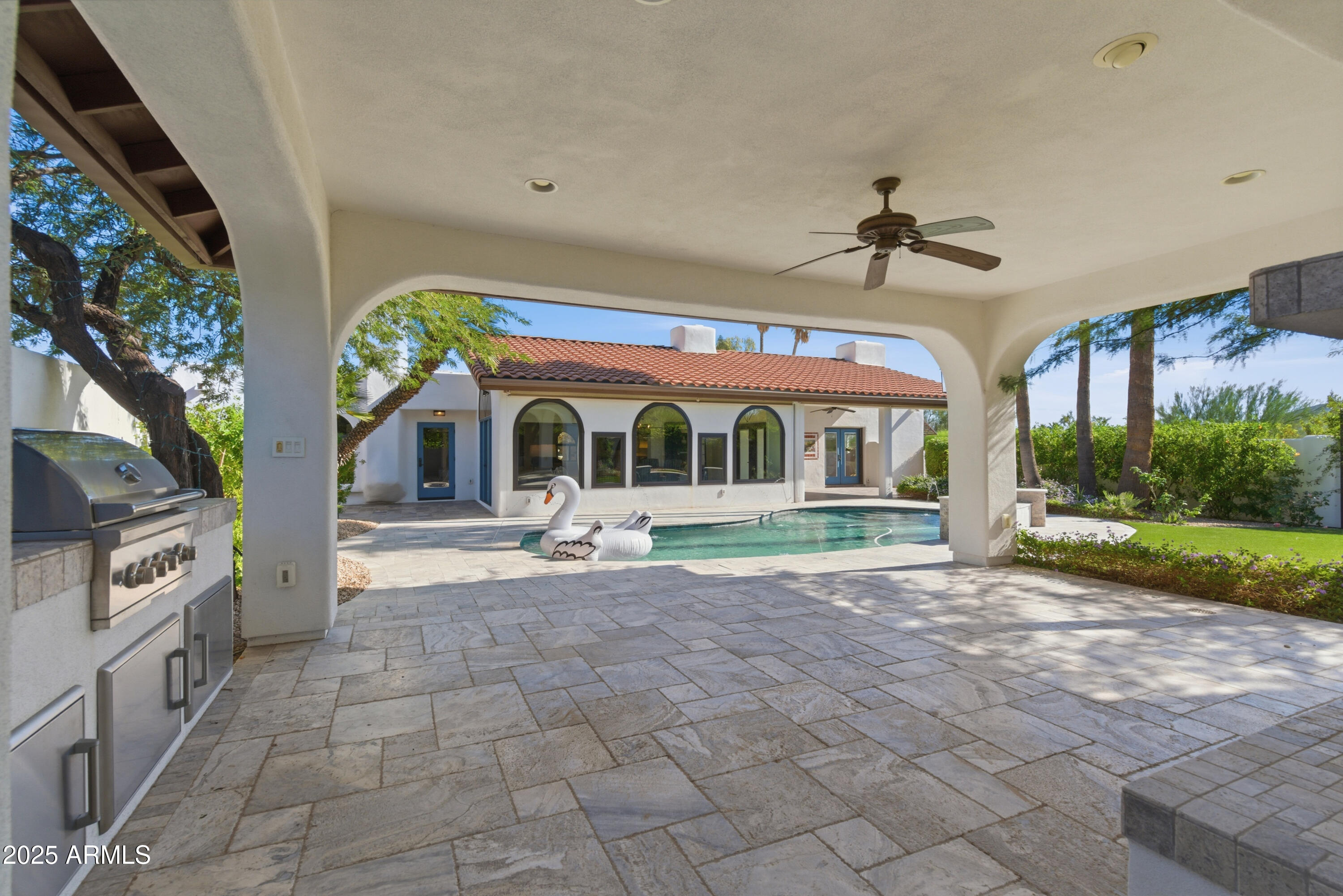 5828 E CACTUS WREN Road