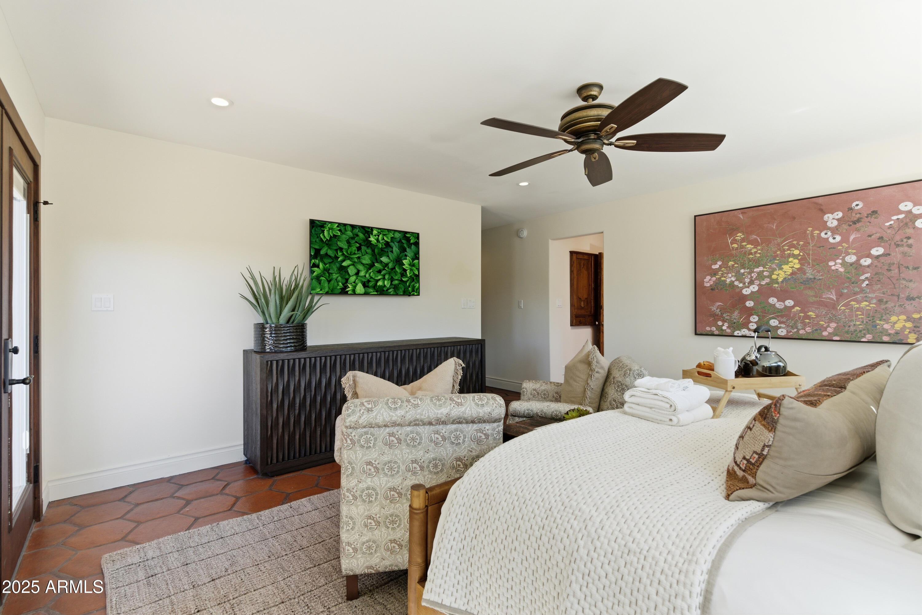 5828 E CACTUS WREN Road