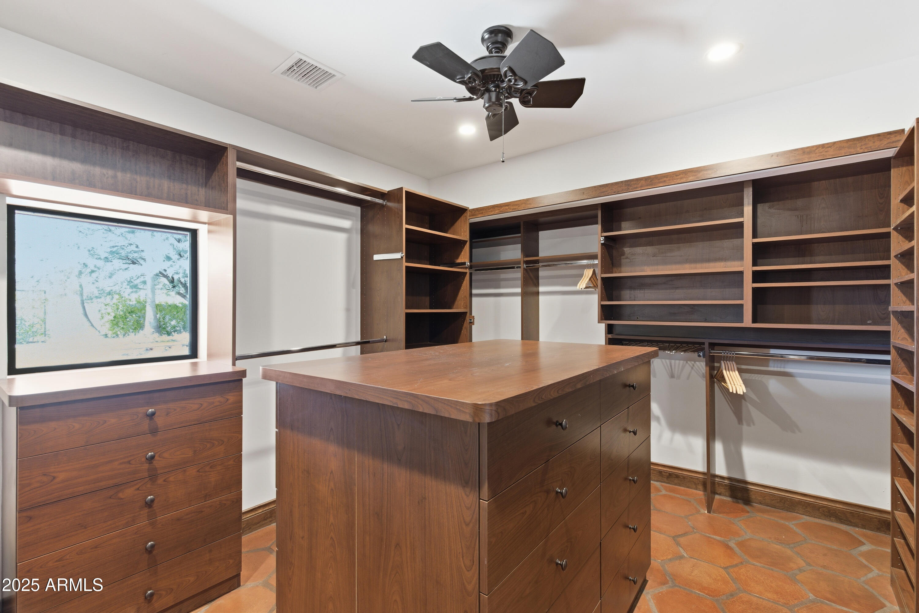 5828 E CACTUS WREN Road