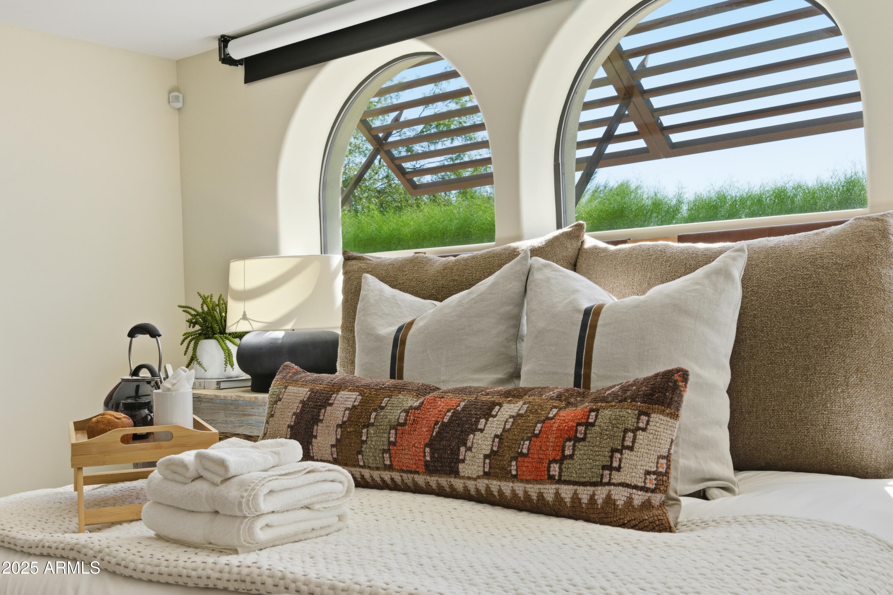 5828 E CACTUS WREN Road