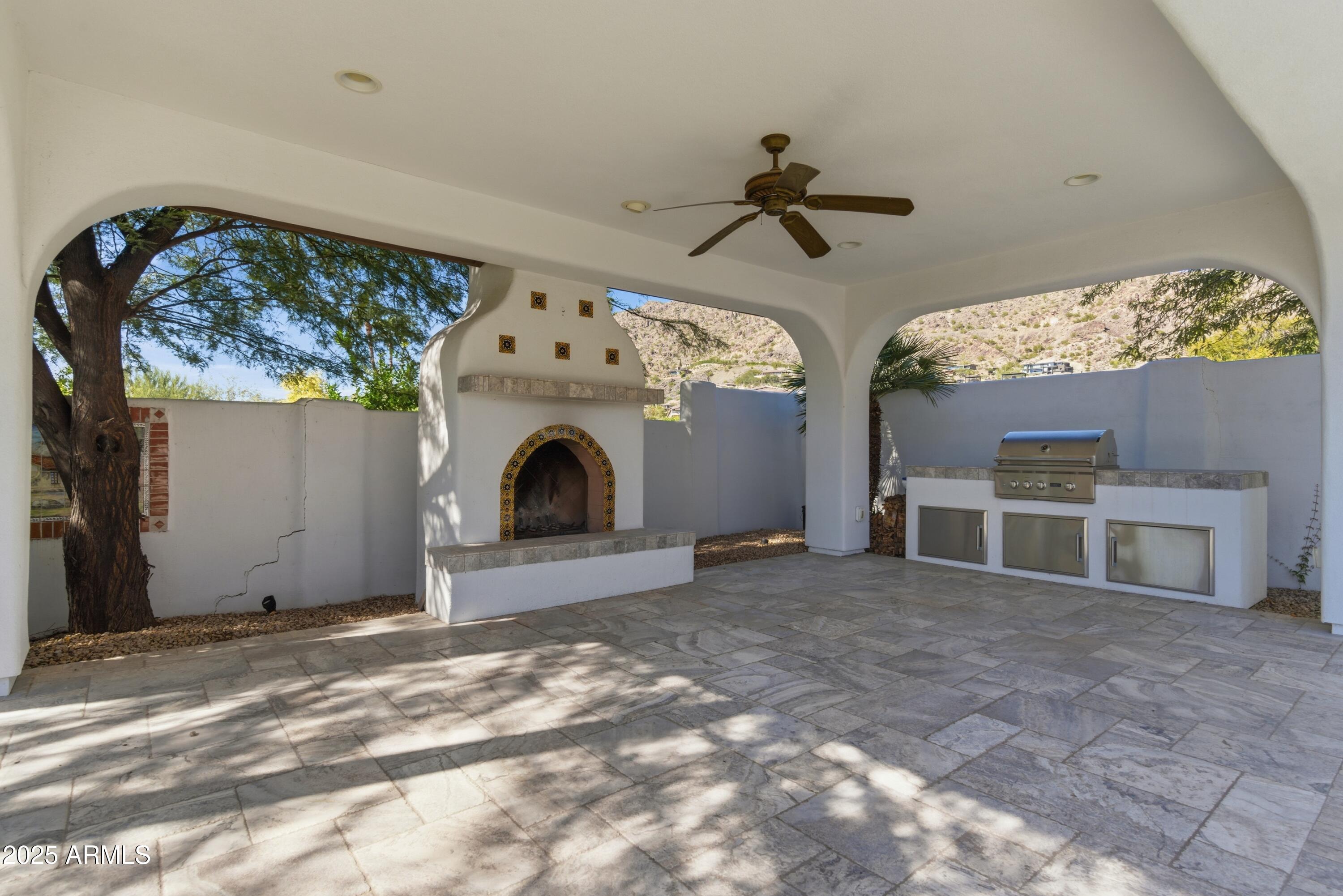 5828 E CACTUS WREN Road