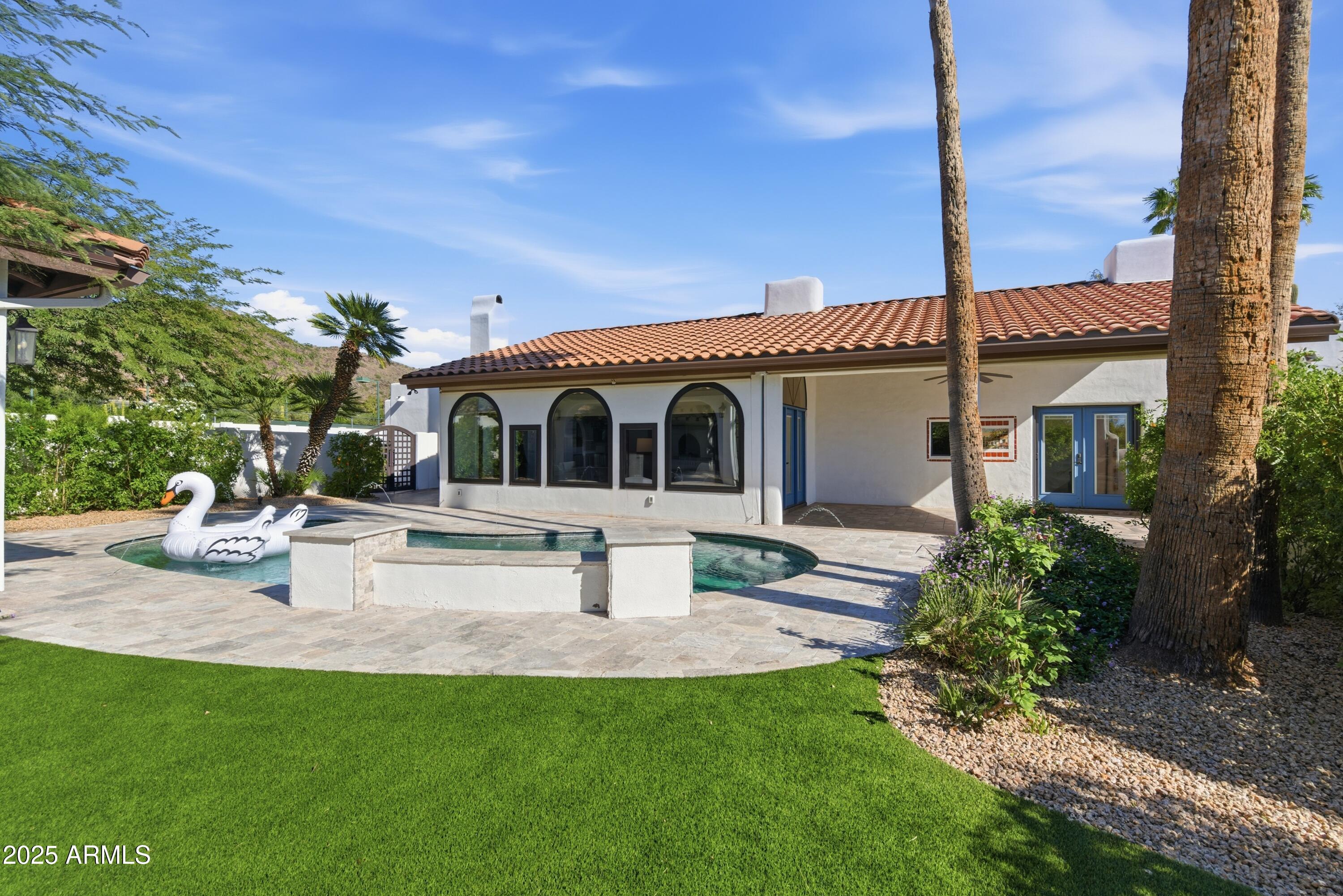 5828 E CACTUS WREN Road