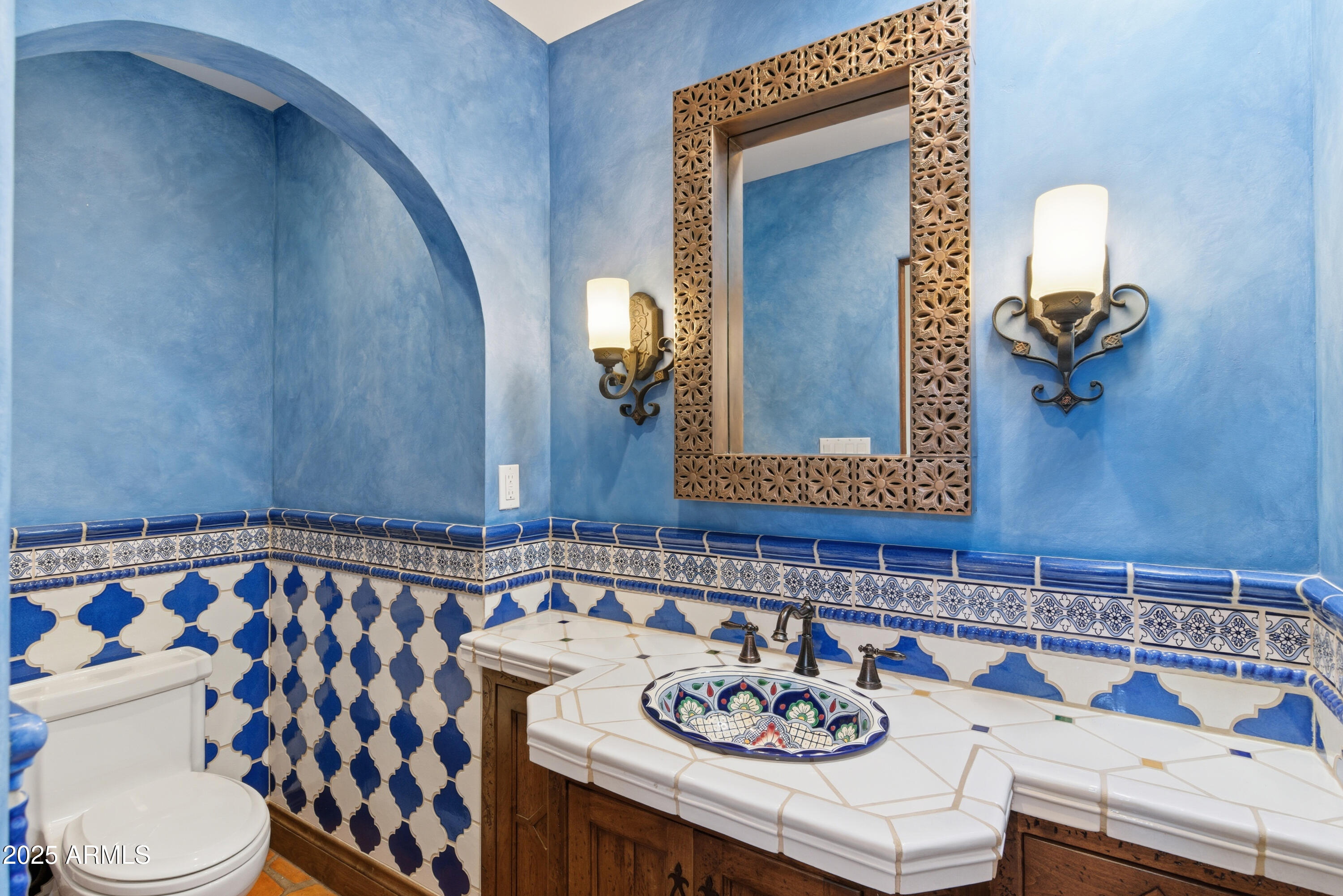 5828 E CACTUS WREN Road