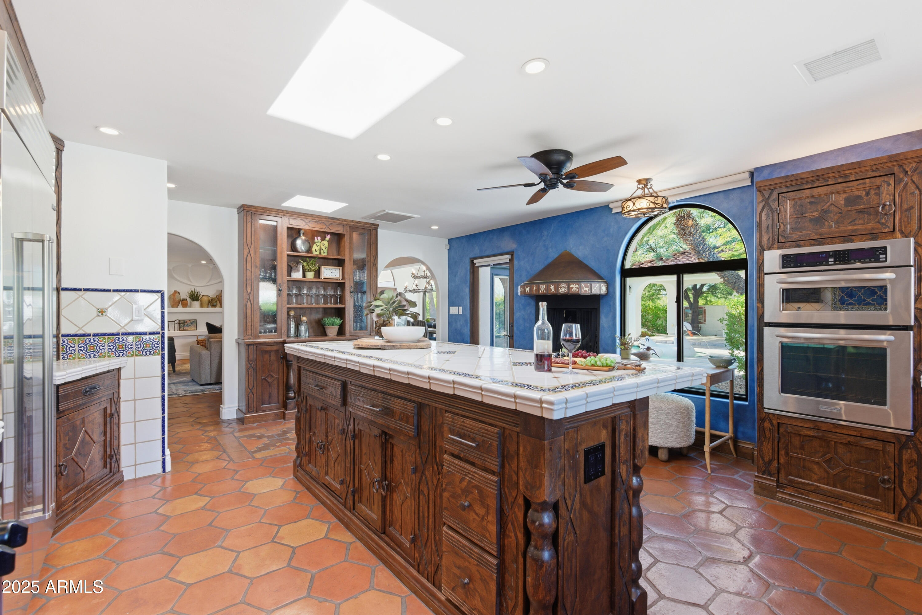 5828 E CACTUS WREN Road