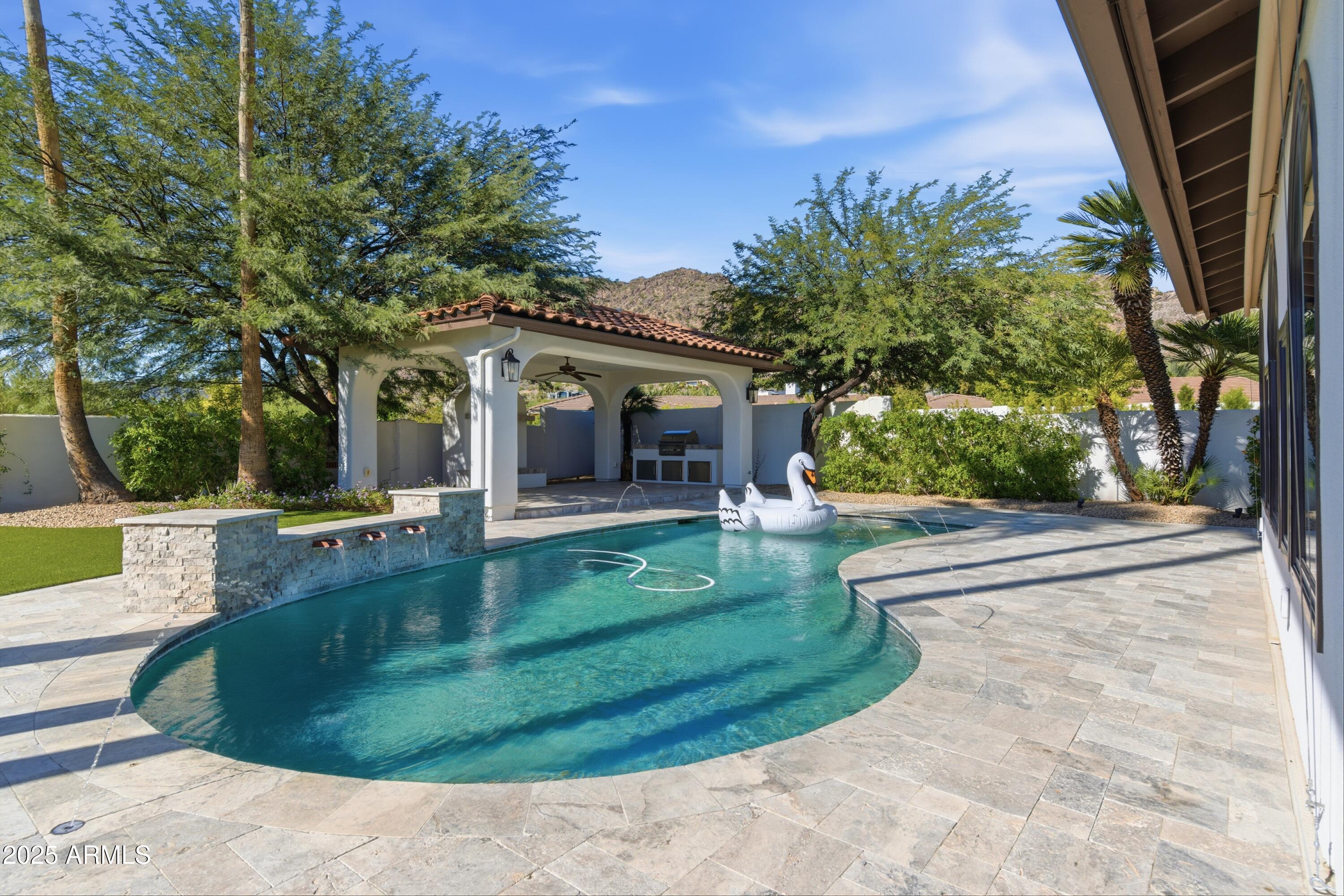 5828 E CACTUS WREN Road