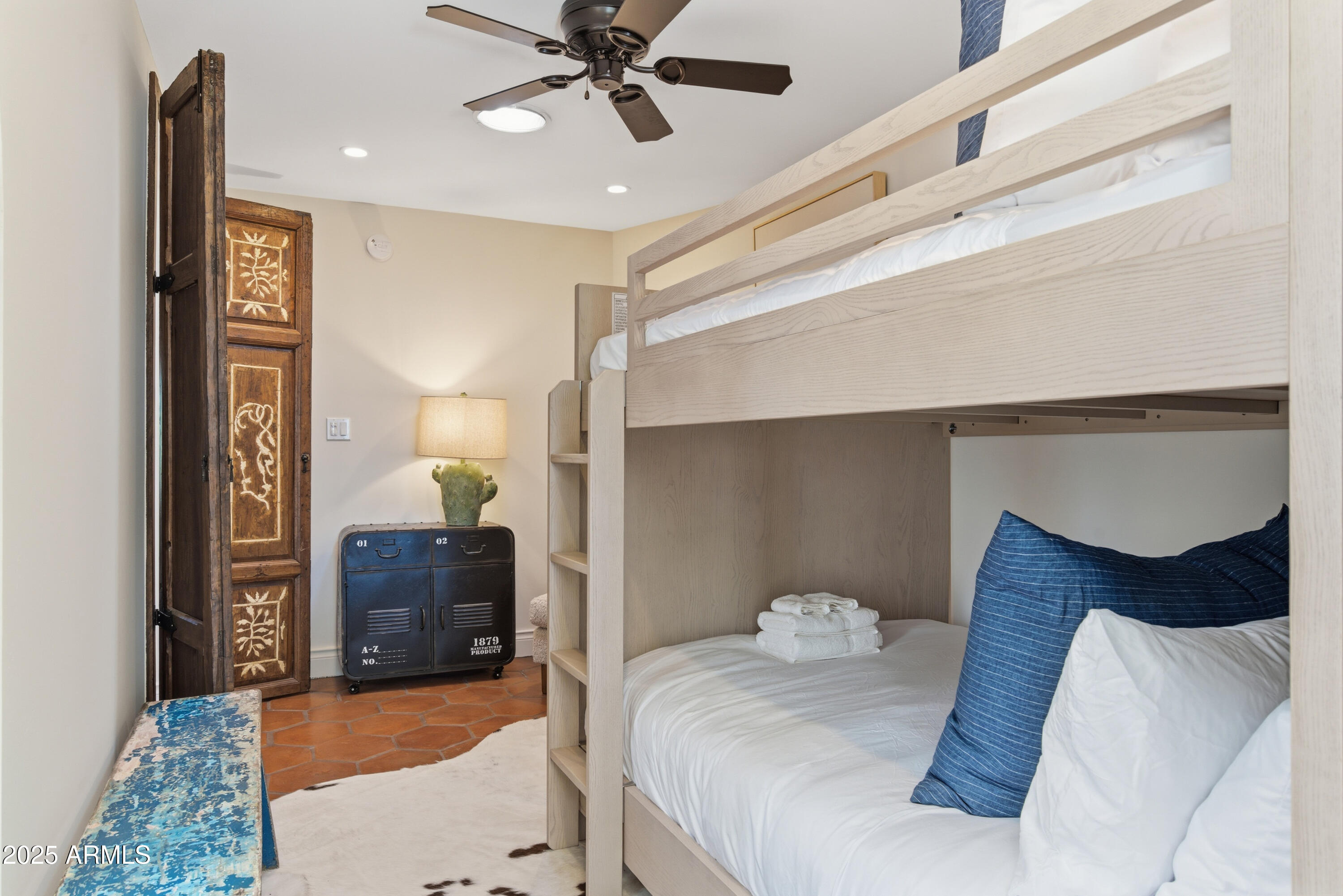 5828 E CACTUS WREN Road