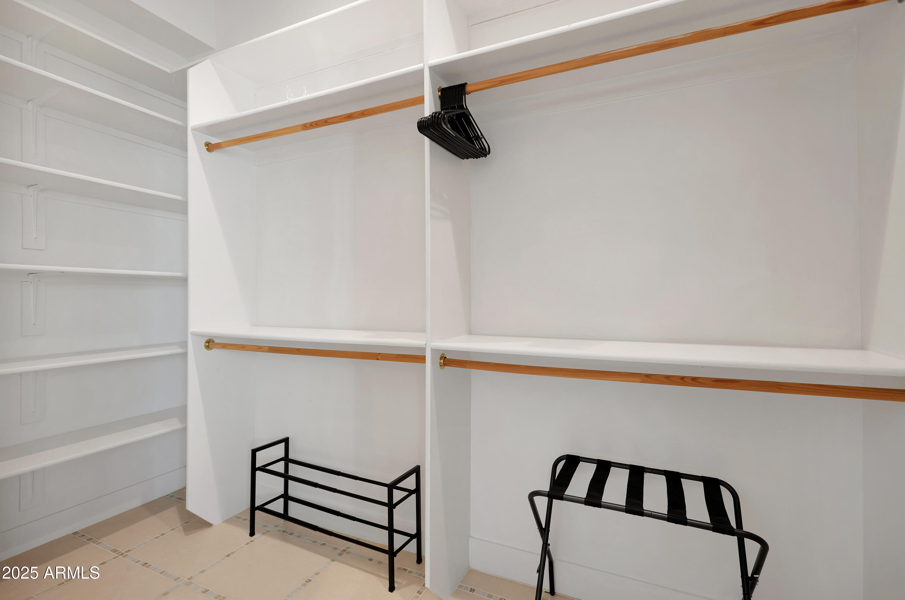 3229 E CAMPBELL Avenue