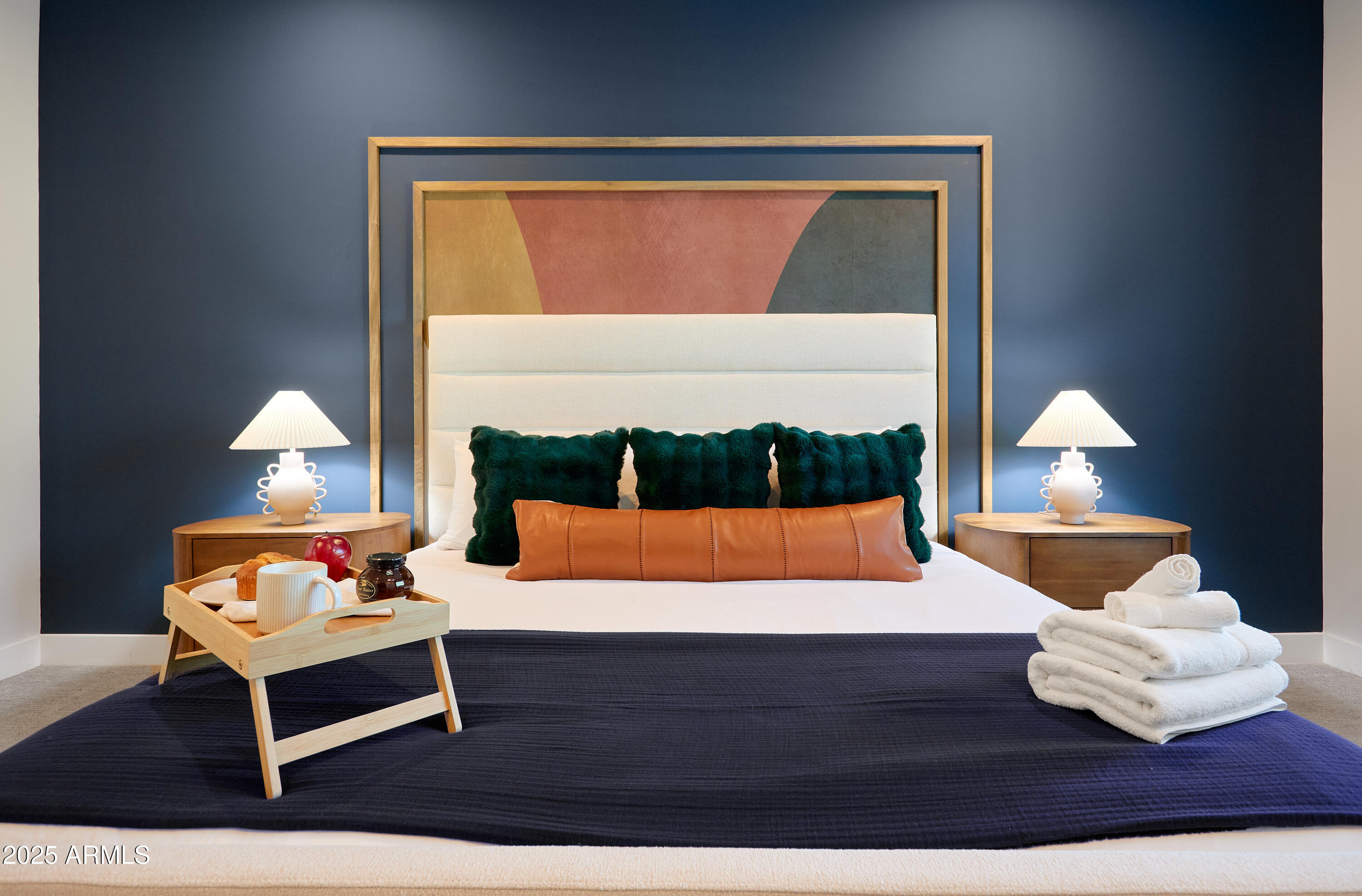 3229 E CAMPBELL Avenue