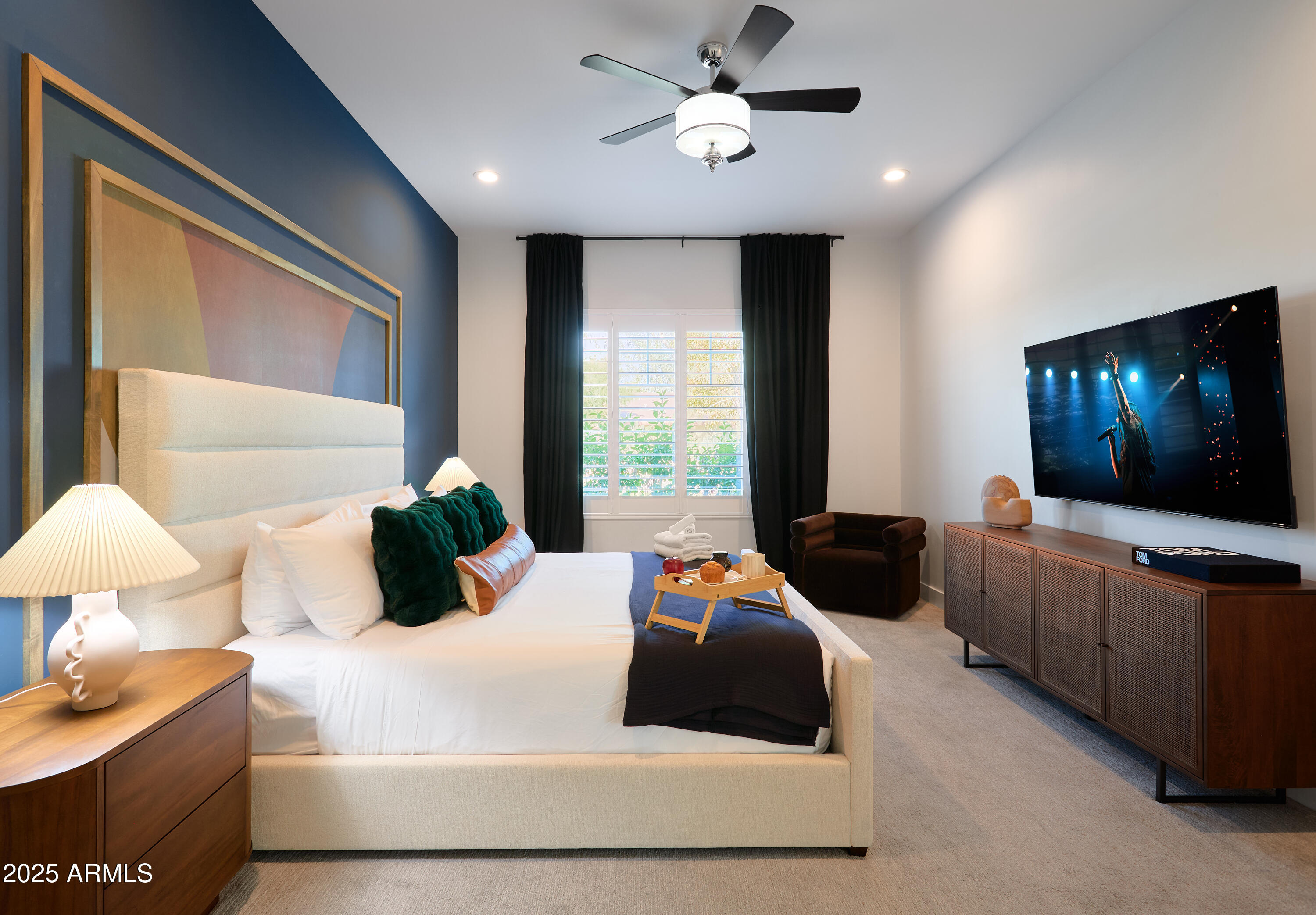 3229 E CAMPBELL Avenue