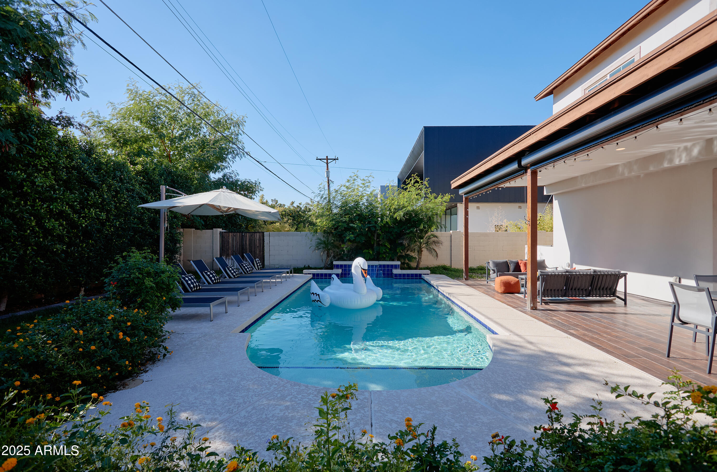 3229 E CAMPBELL Avenue