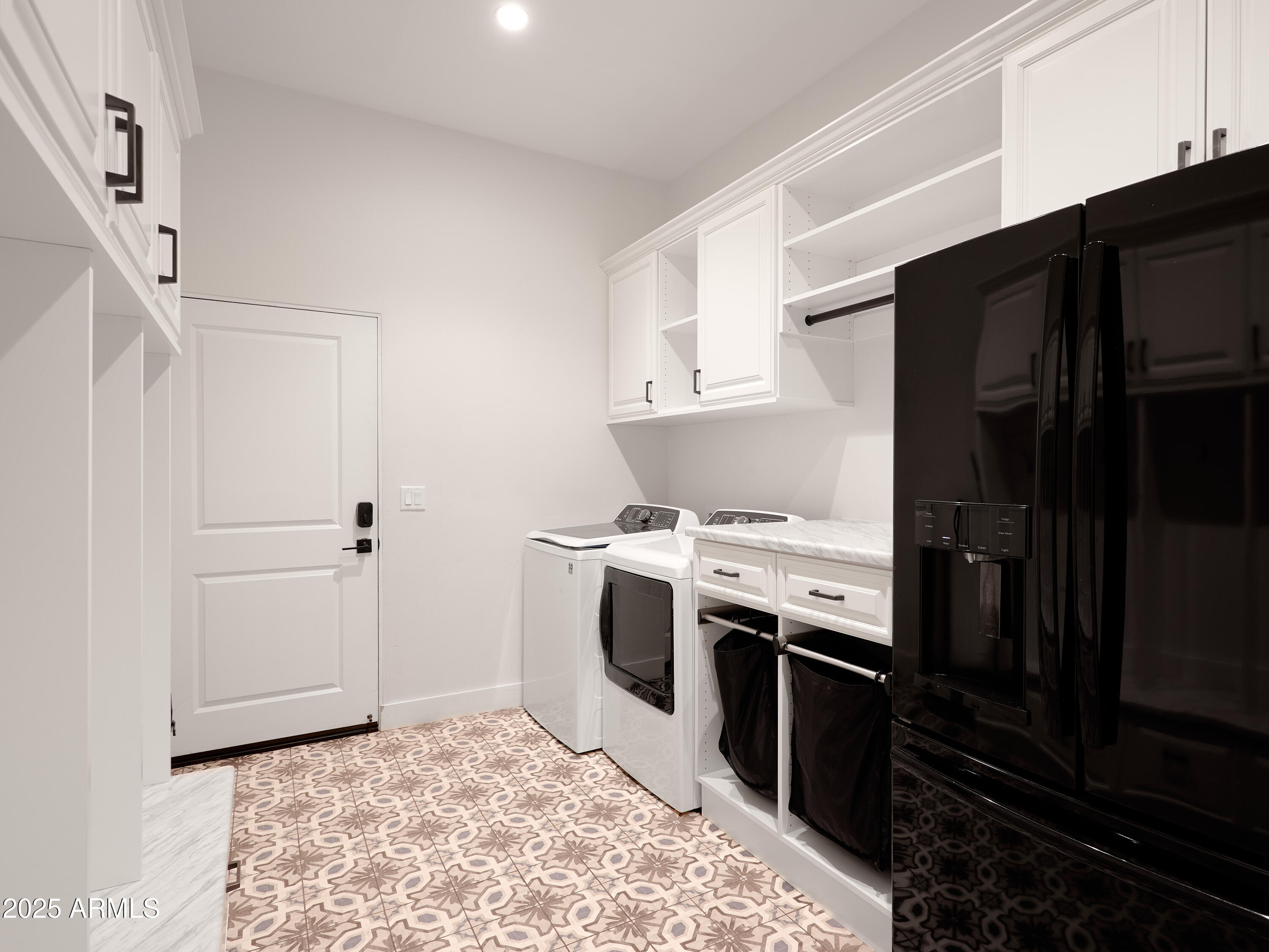 3229 E CAMPBELL Avenue