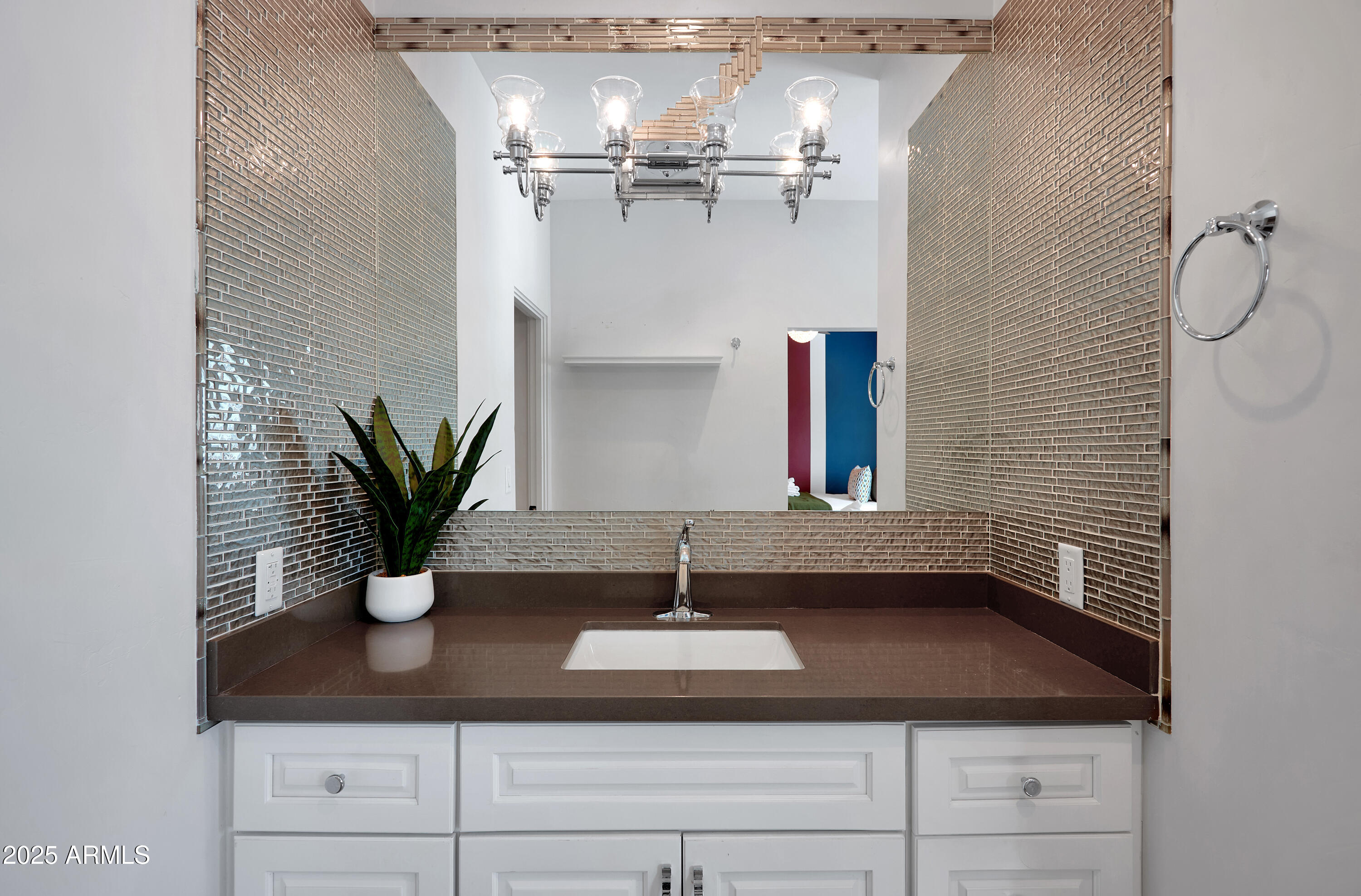 3229 E CAMPBELL Avenue