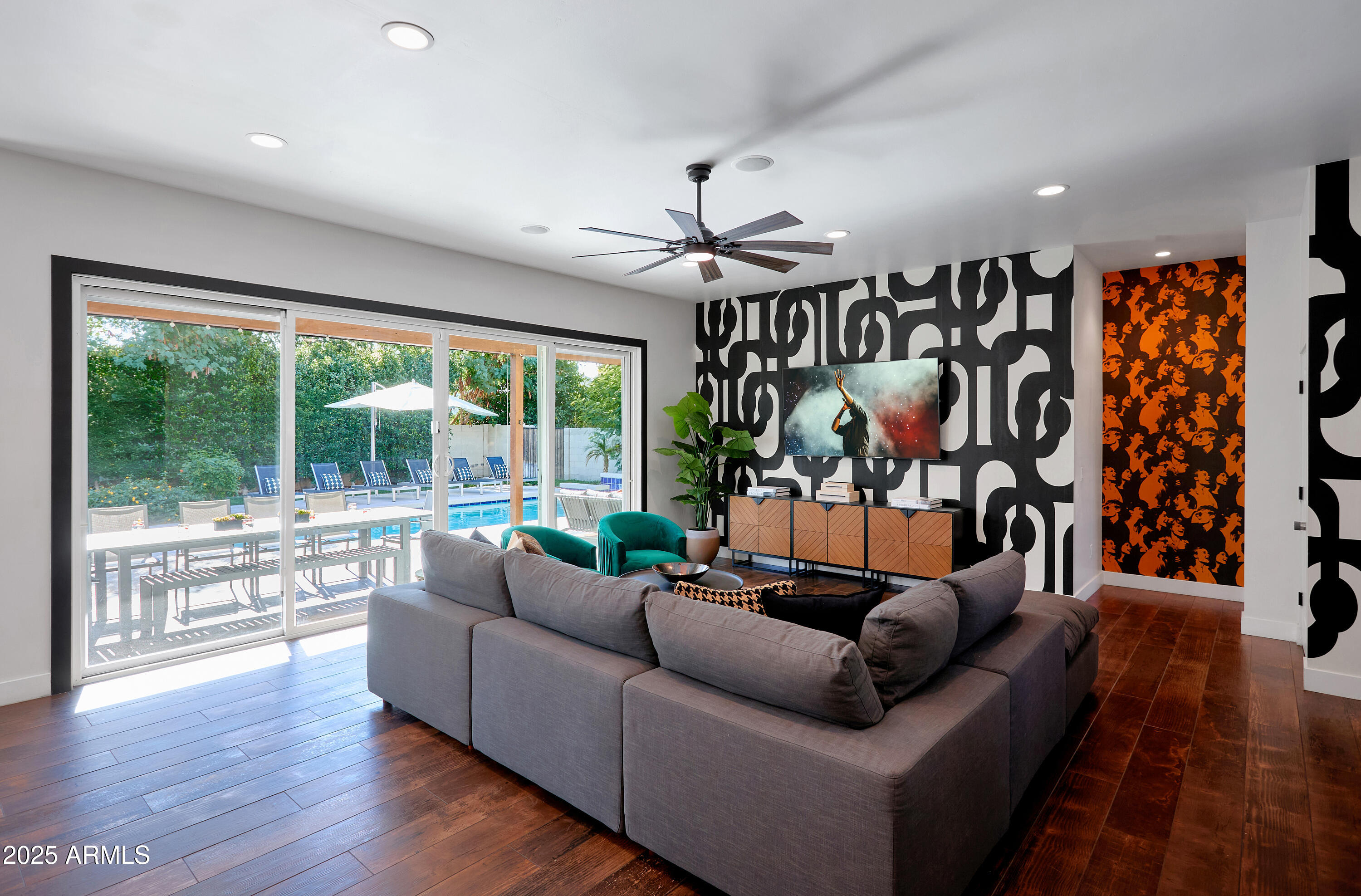 3229 E CAMPBELL Avenue