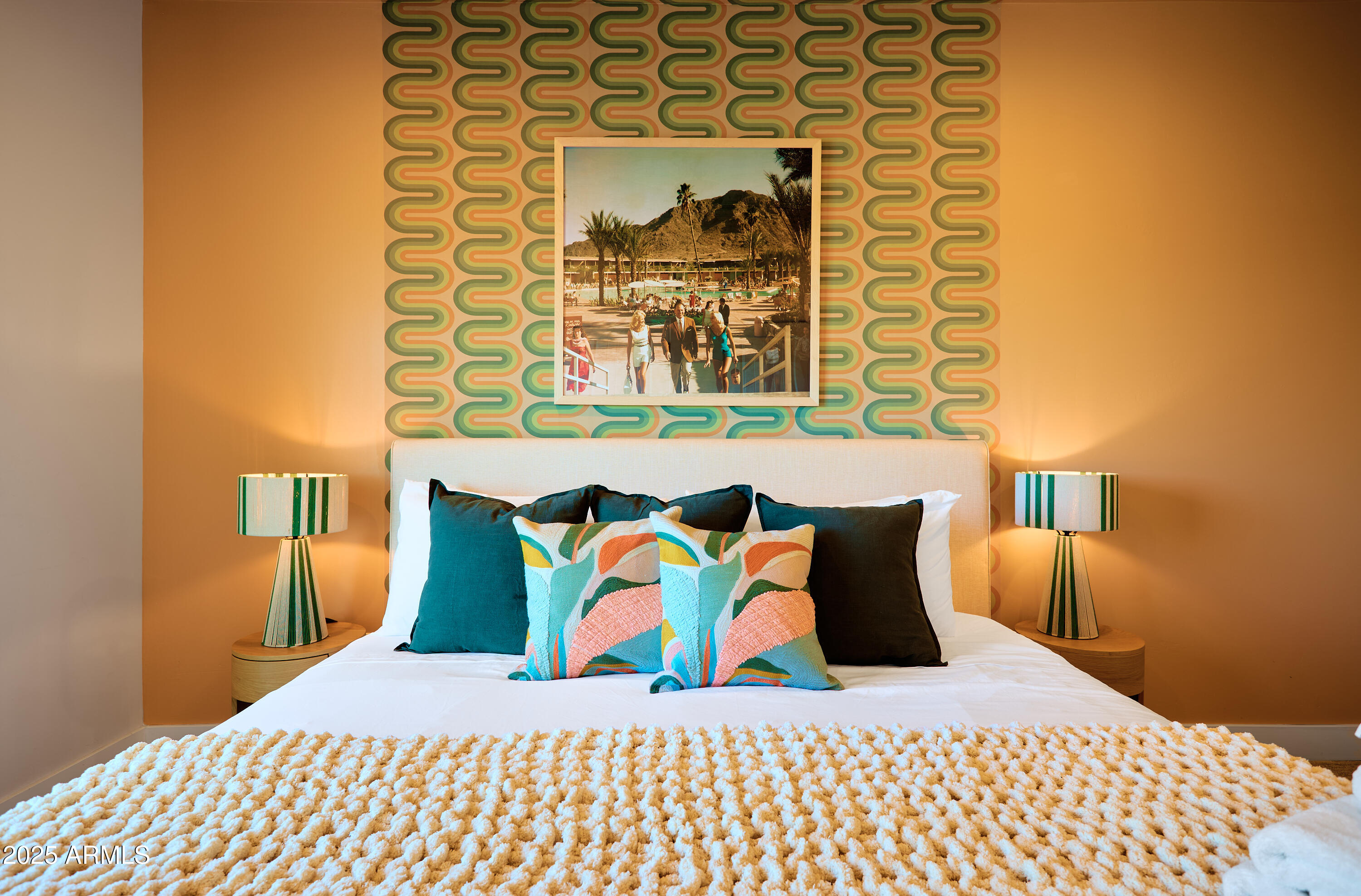 3229 E CAMPBELL Avenue