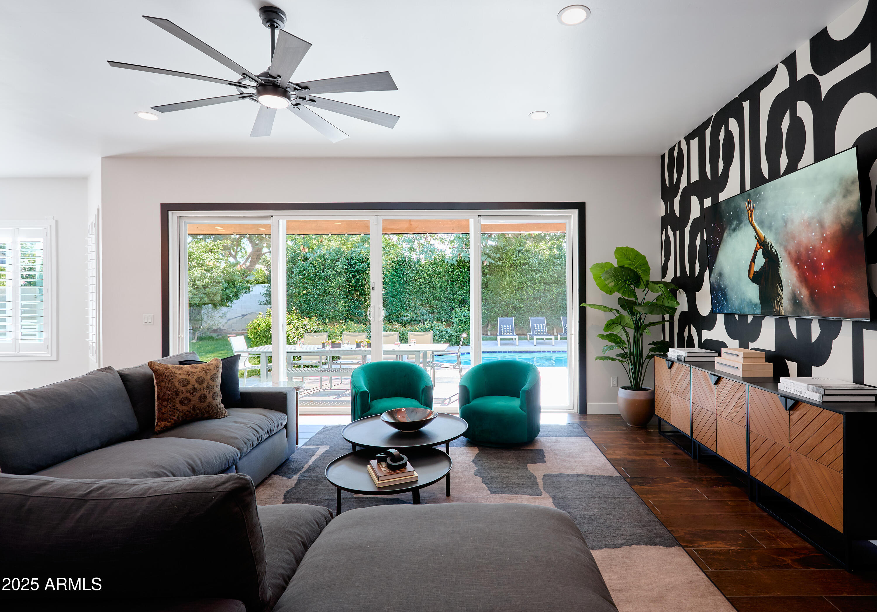 3229 E CAMPBELL Avenue