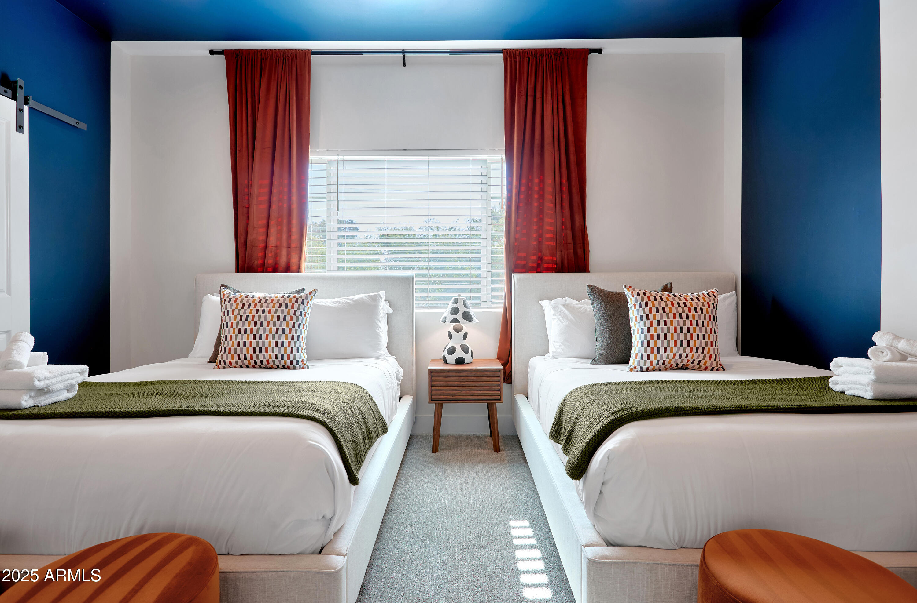 3229 E CAMPBELL Avenue