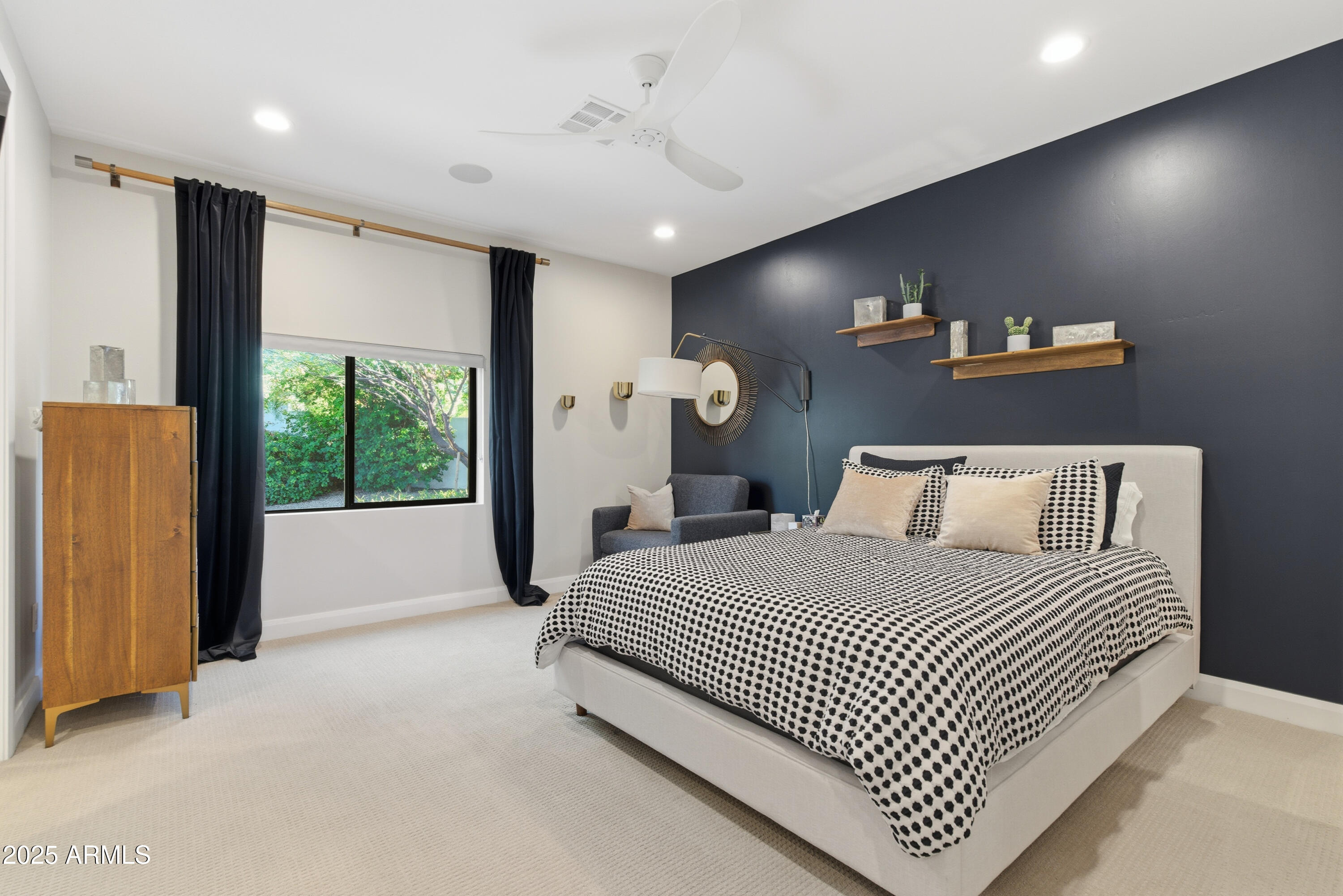 4601 N ROYAL VIEW Drive