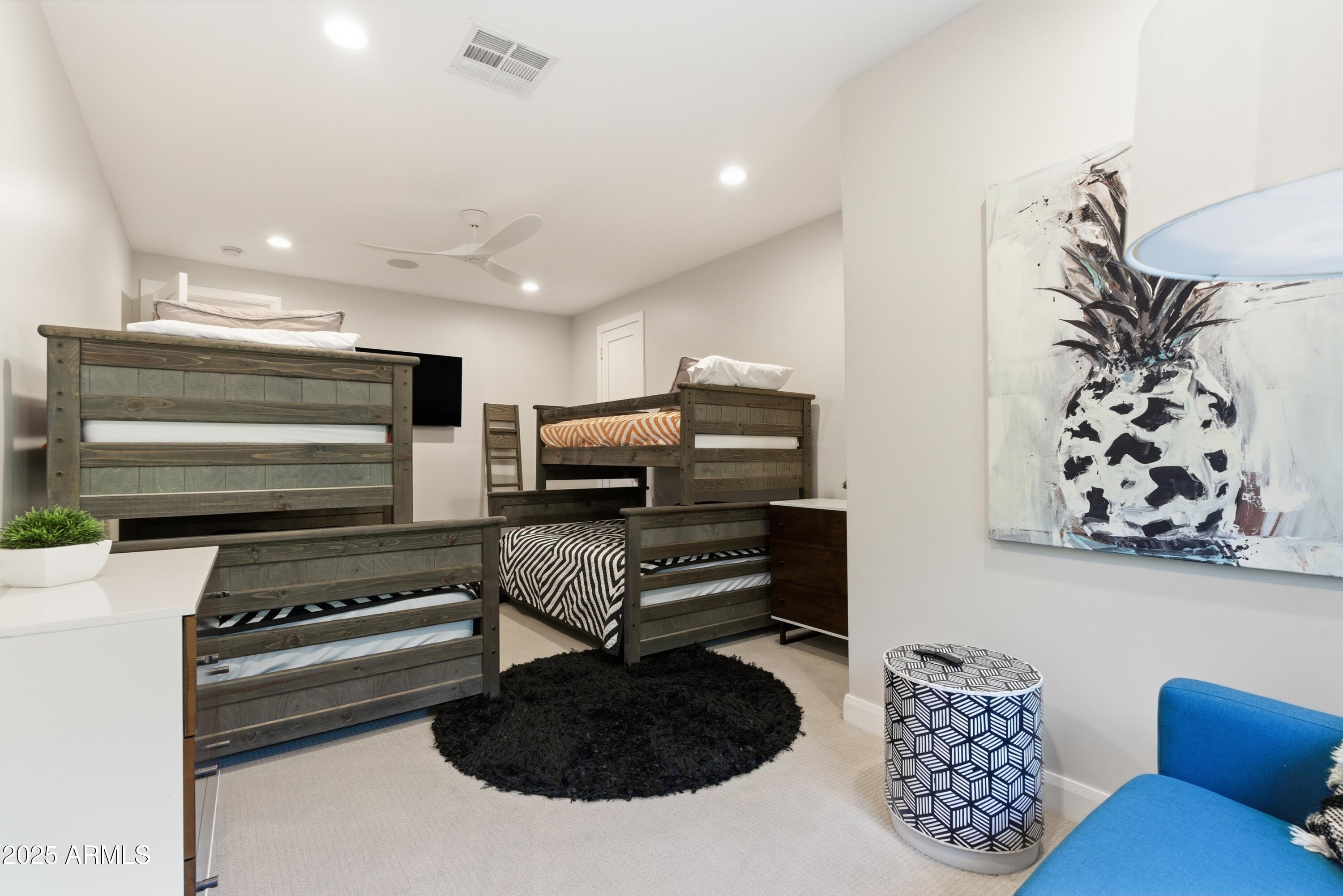 4601 N ROYAL VIEW Drive