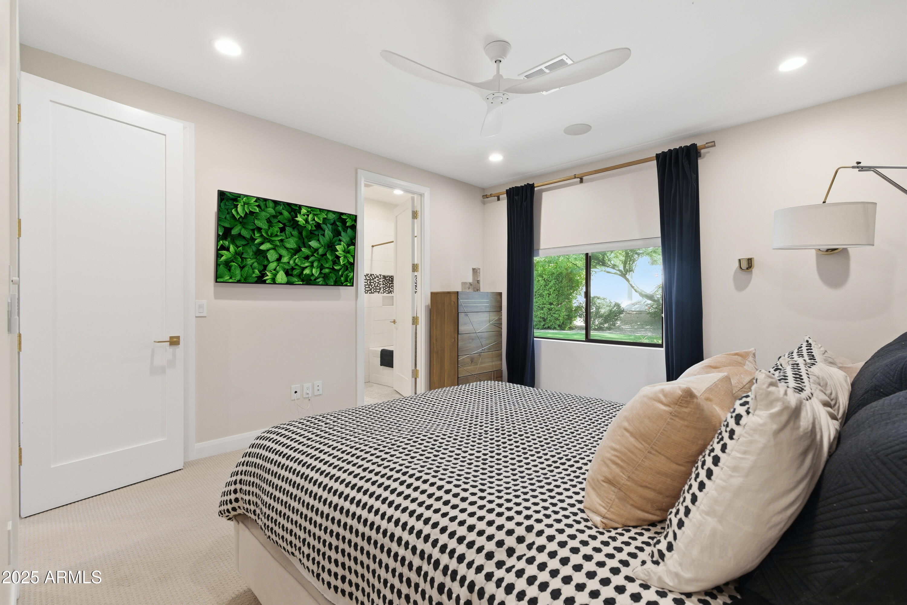 4601 N ROYAL VIEW Drive