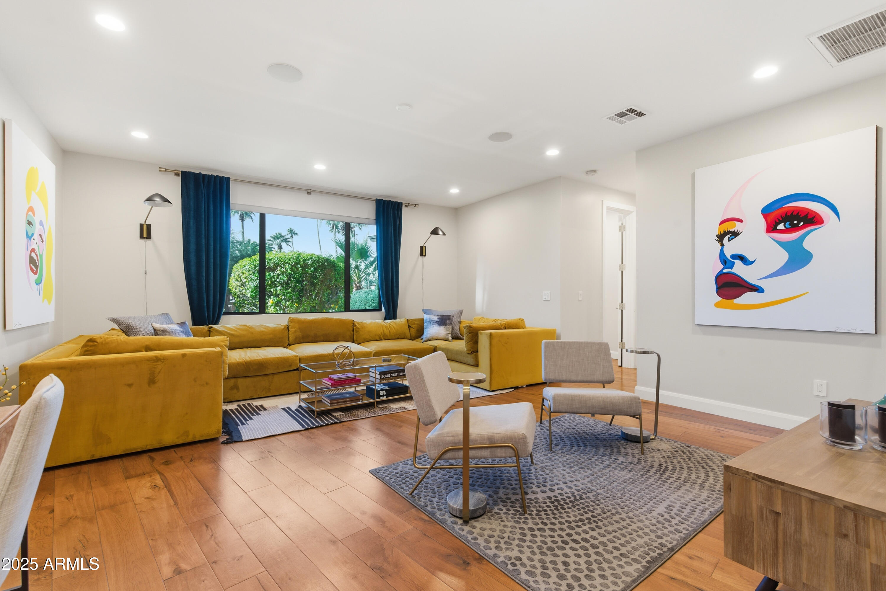 4601 N ROYAL VIEW Drive