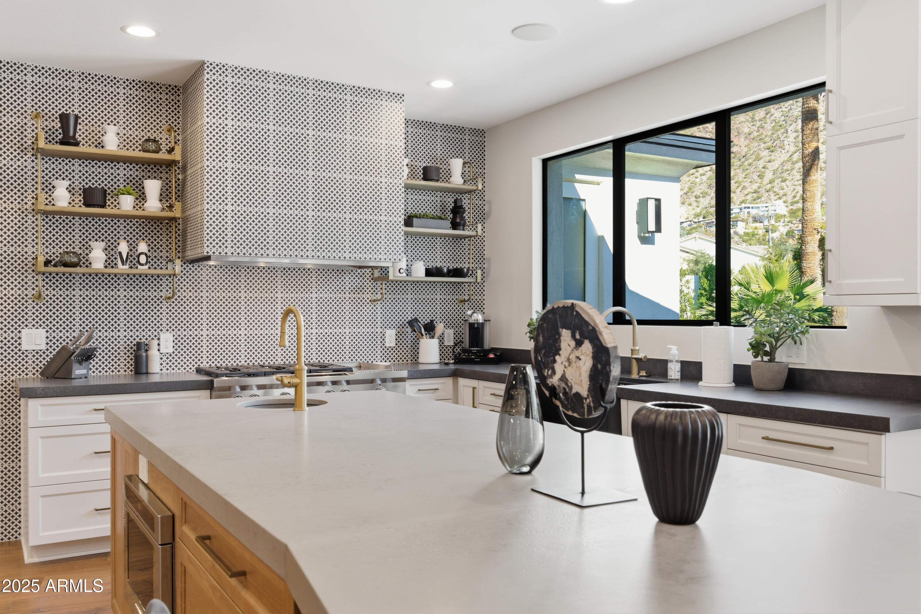 4601 N ROYAL VIEW Drive