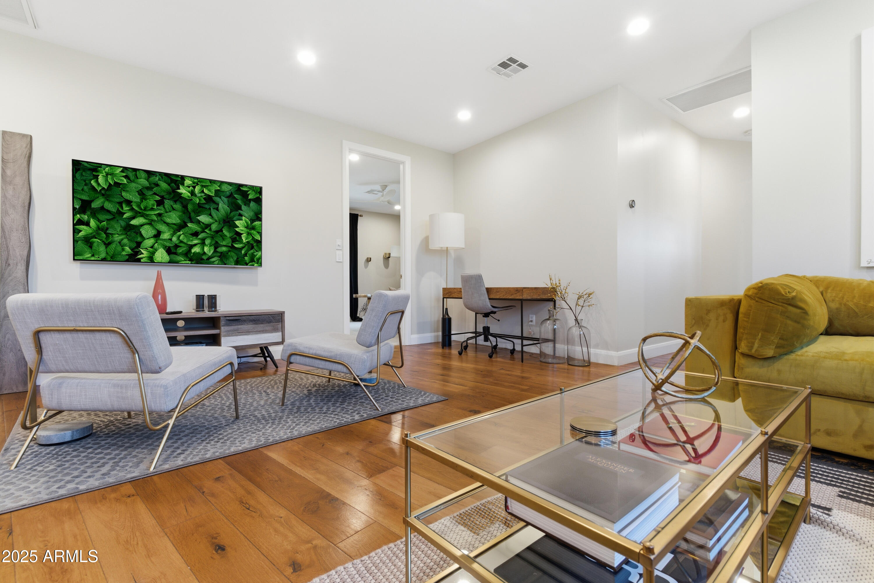 4601 N ROYAL VIEW Drive