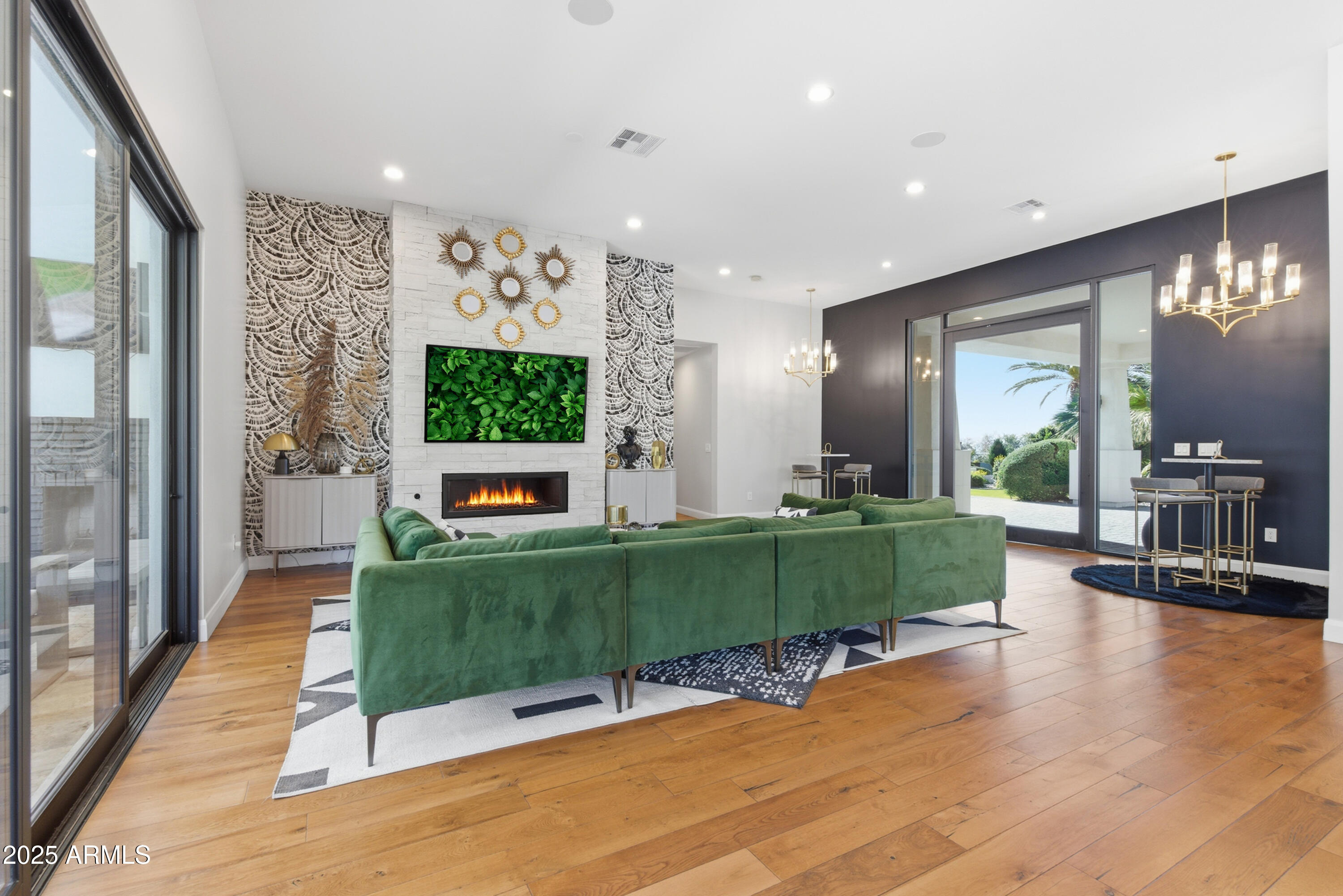 4601 N ROYAL VIEW Drive