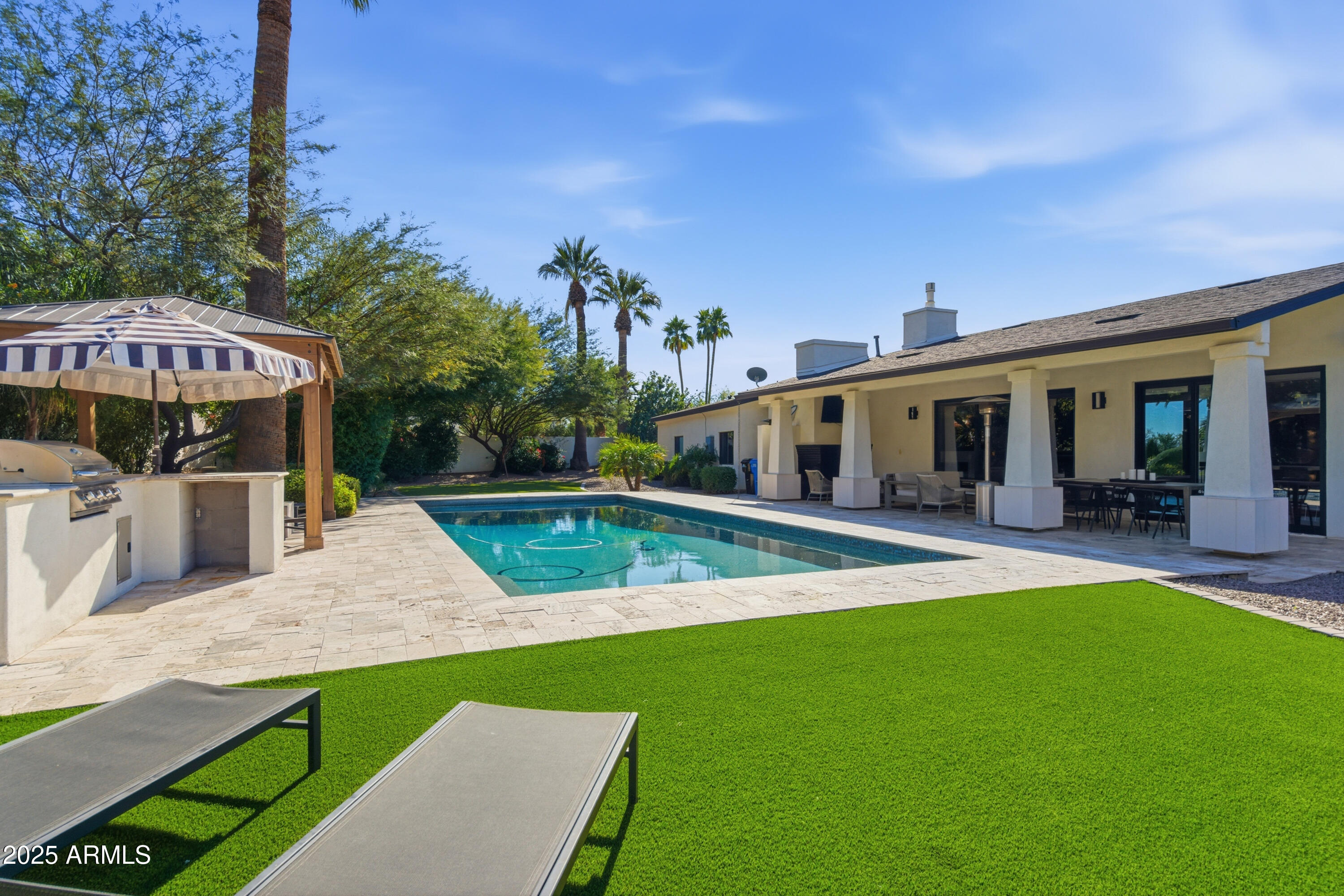 4601 N ROYAL VIEW Drive